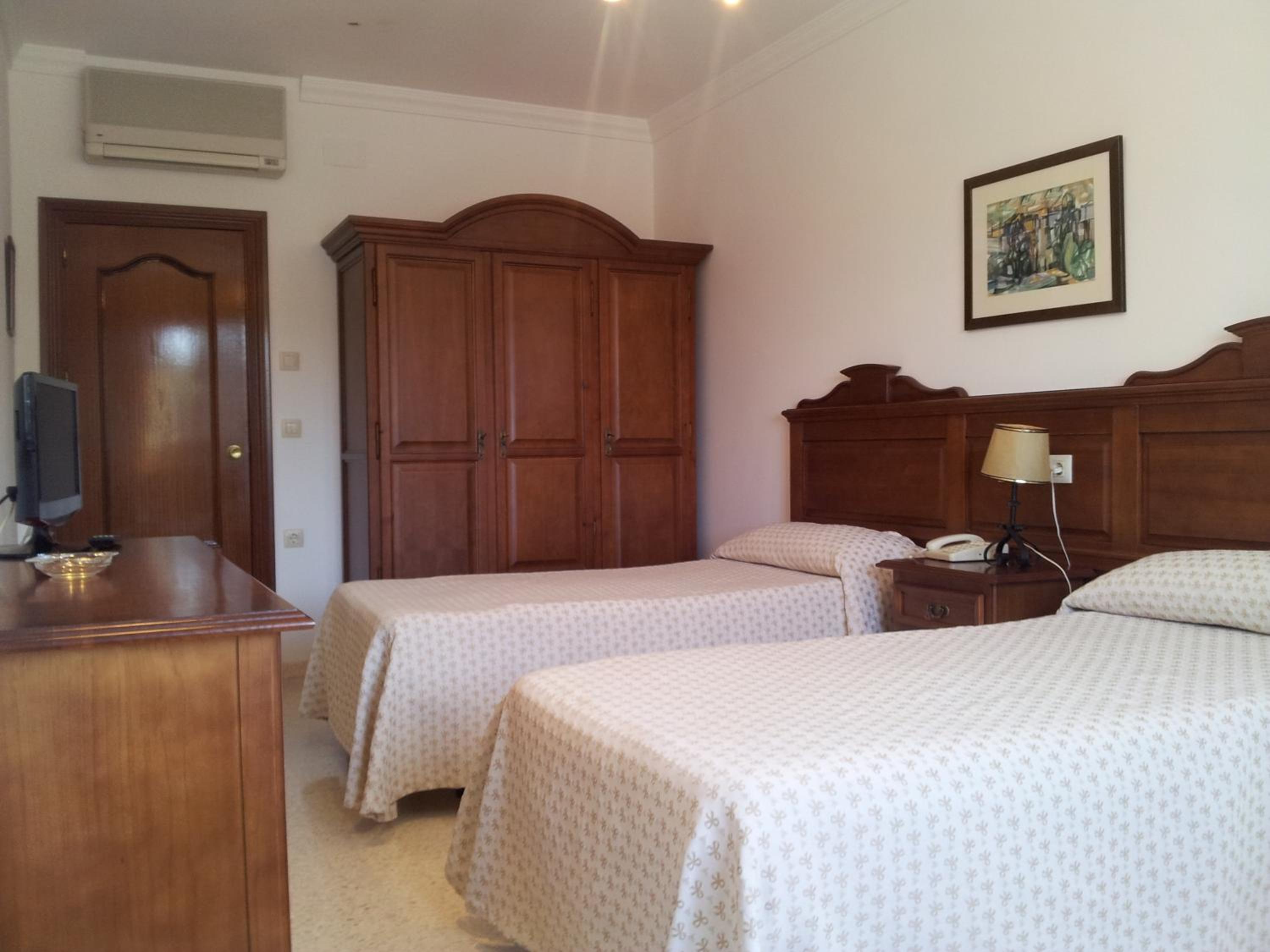 Double or Twin Room - Photo 2