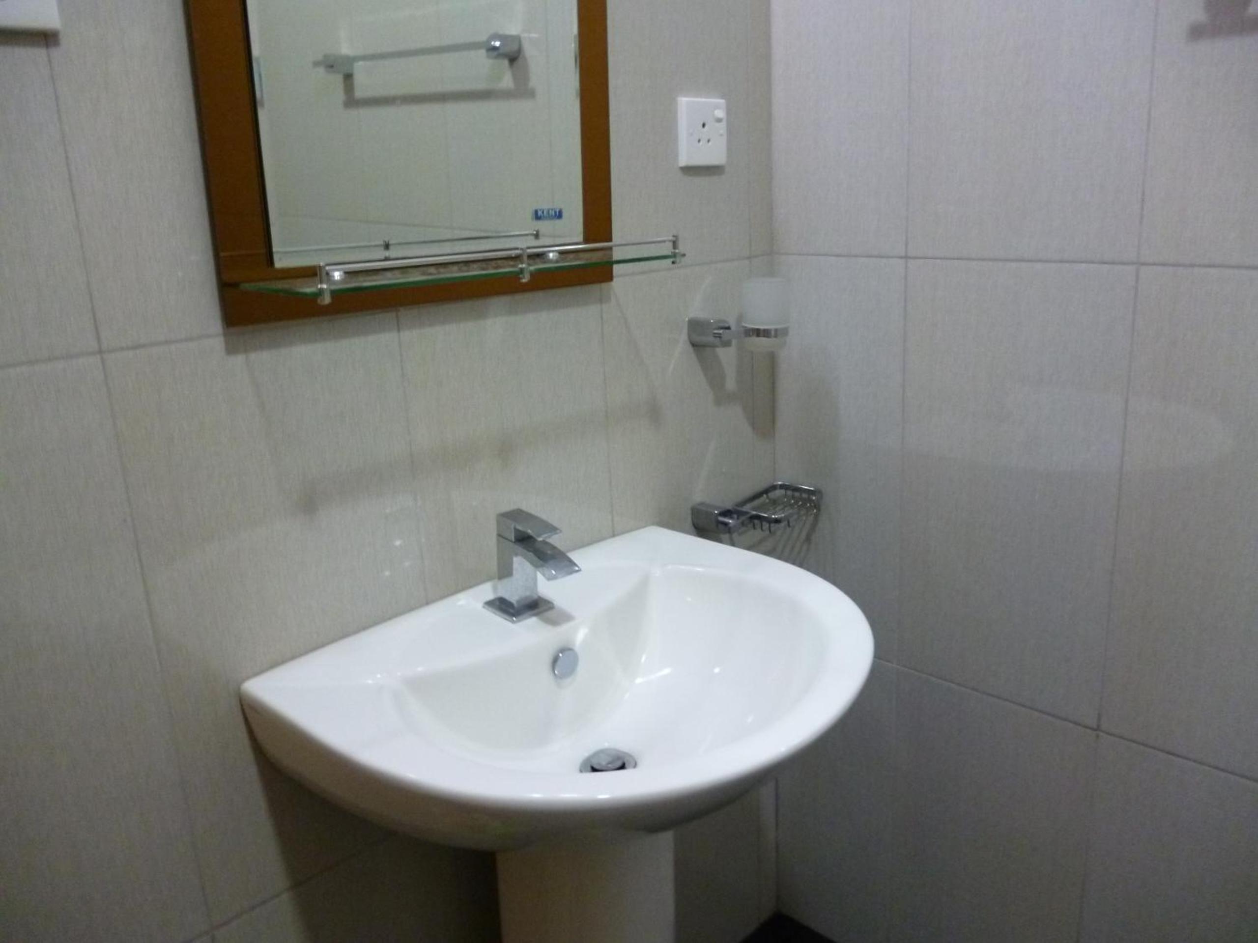 Basic Triple Room photo 3