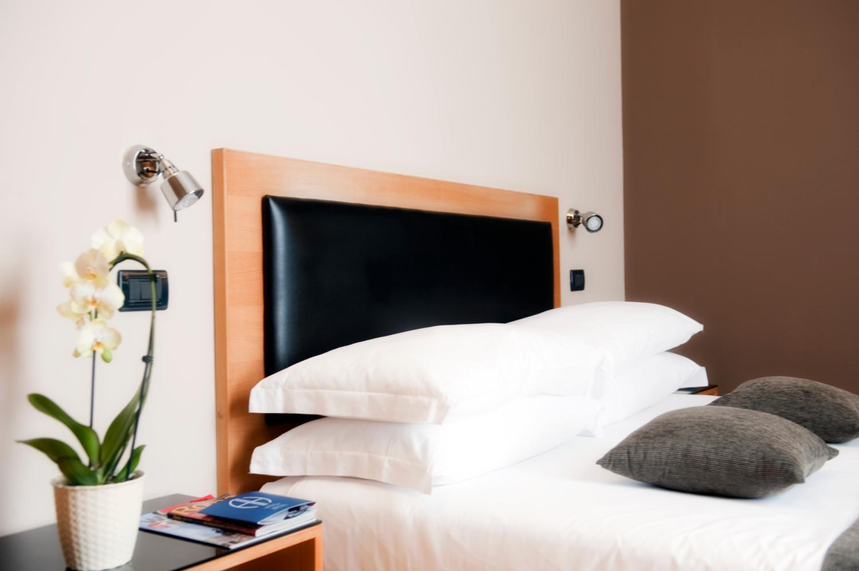 Standard Single Room with French Bed photo 2