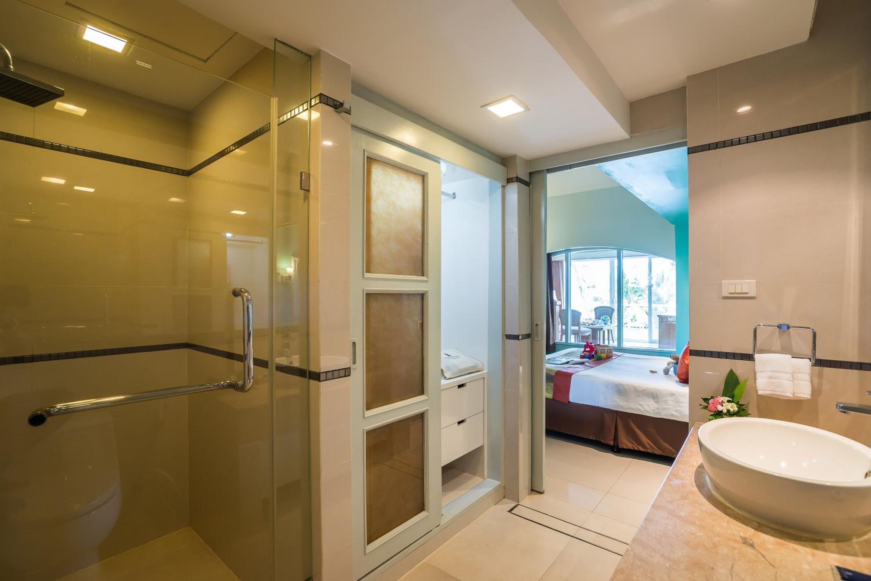Family Suite (2 bedrooms) - Photo 6