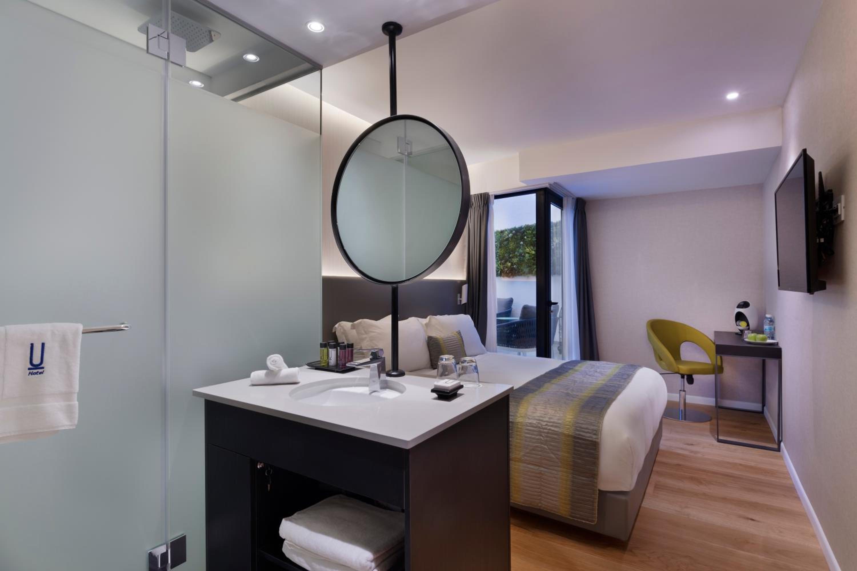Superior Double or Twin Room with Shared Patio photo 1