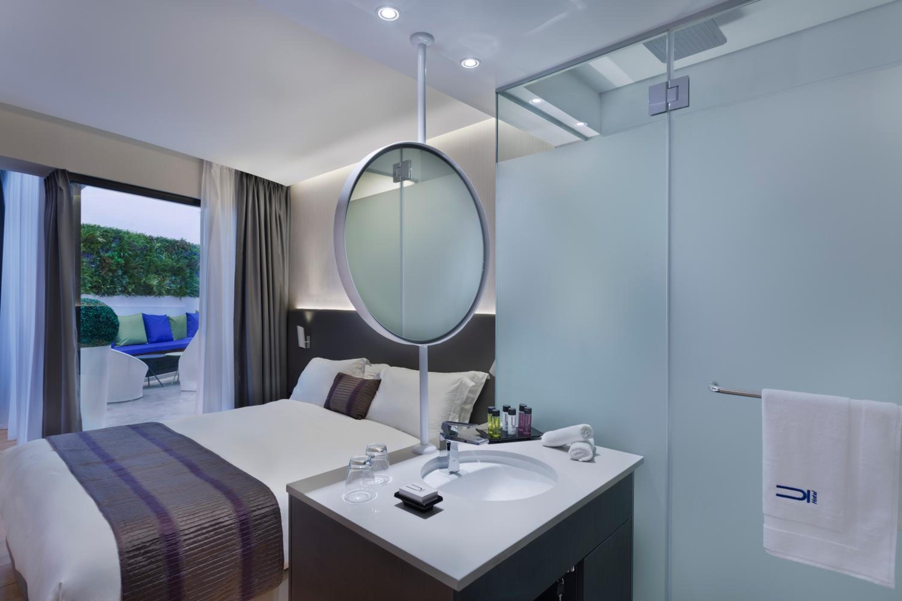 Superior Double or Twin Room with Shared Patio photo 2