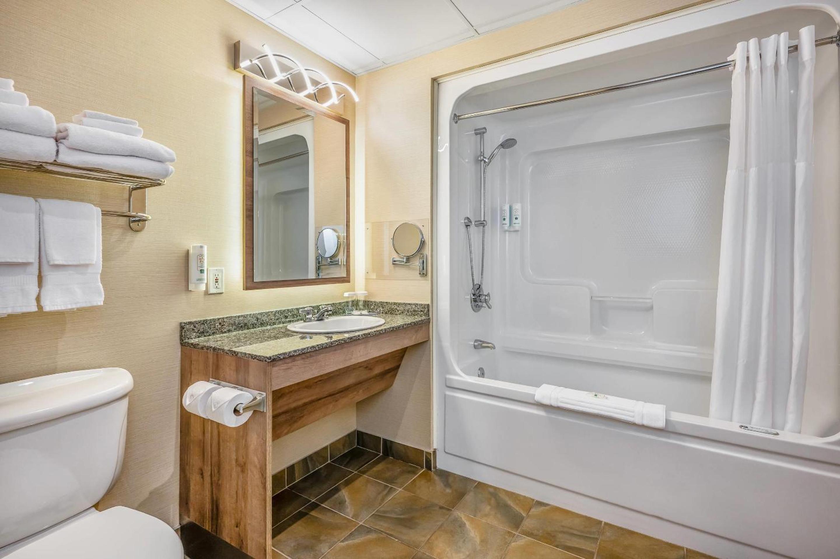 Superior Queen Suite with Three Queen Beds - Non-Smoking - Photo 1