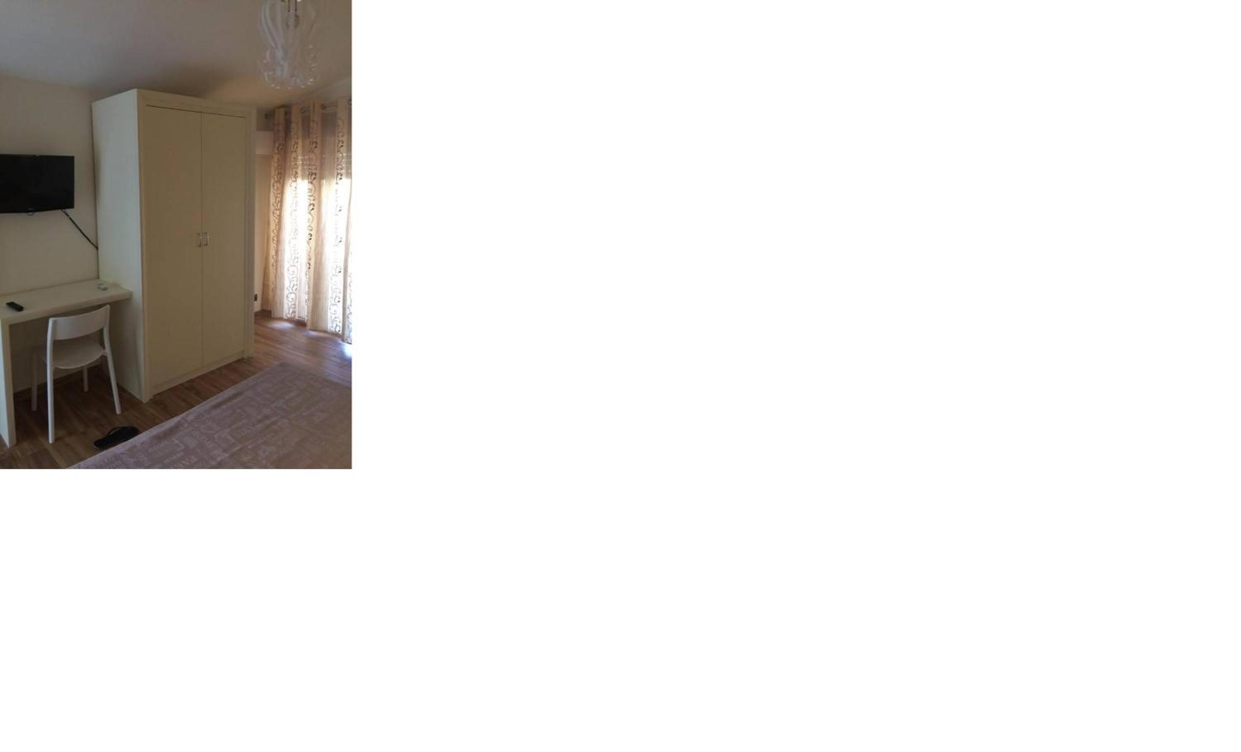 Budget Double Room - Photo 2
