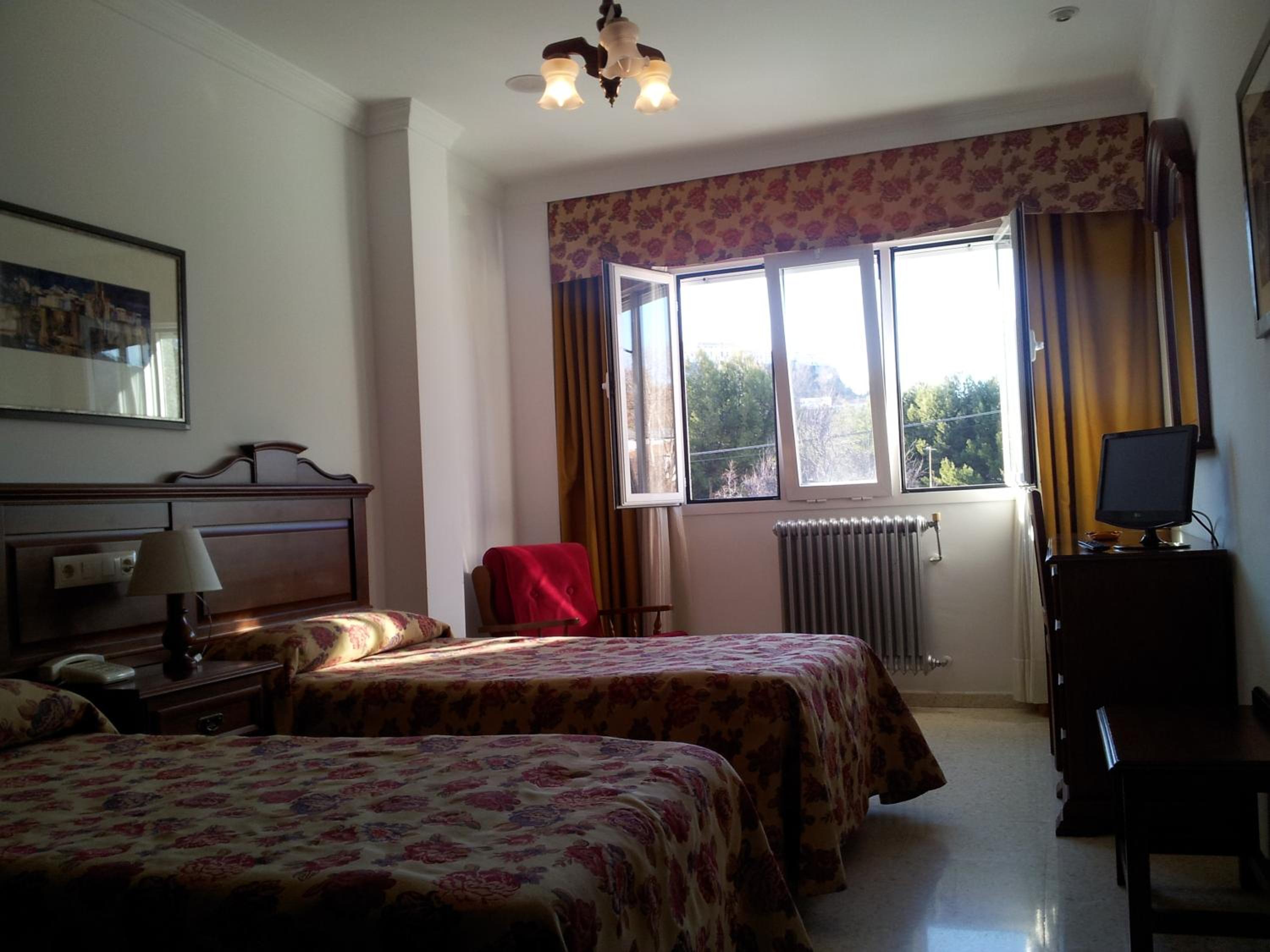 Double or Twin Room - Photo 3