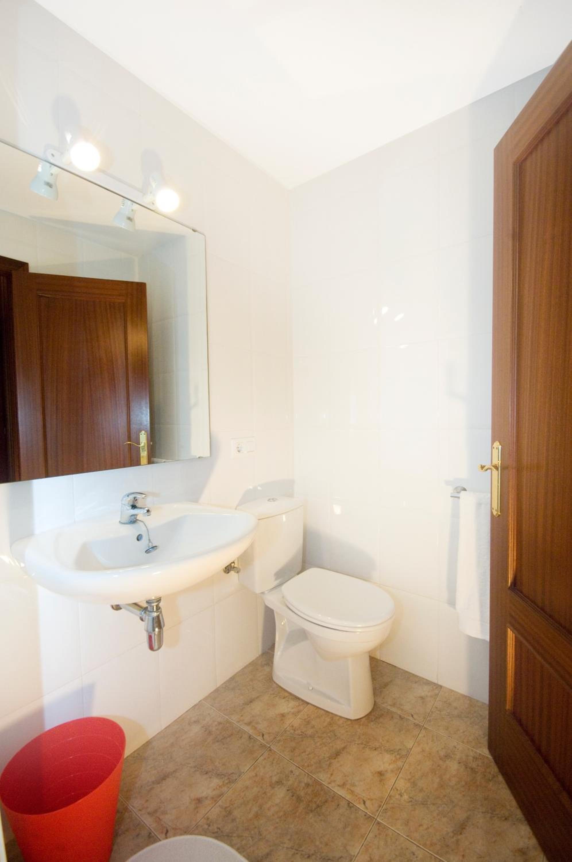 One-Bedroom Apartment - Photo 2