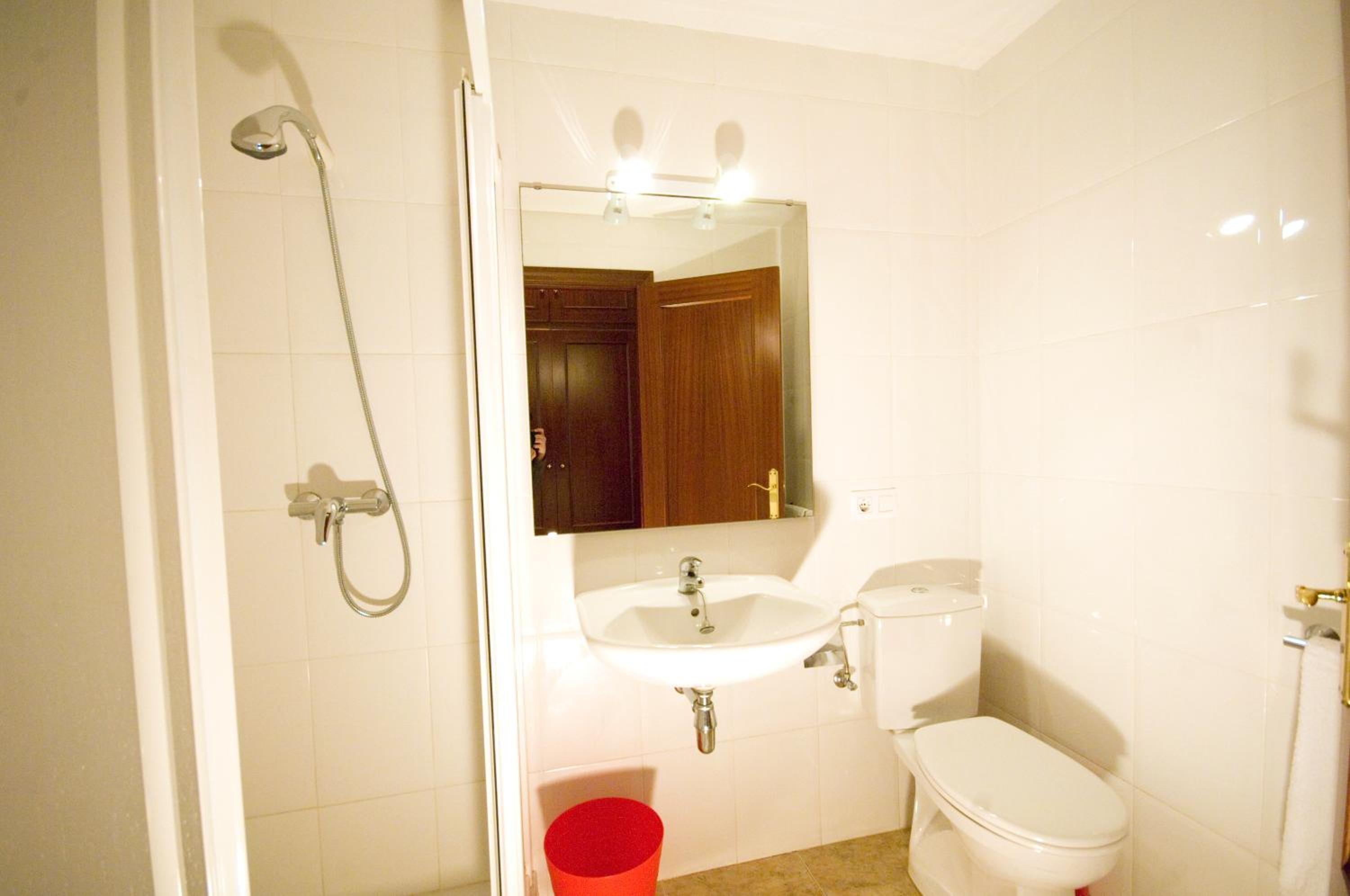 Studio (2 Adults) - Photo 2