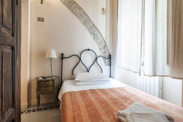 Single Room with Private Bathroom photo 3