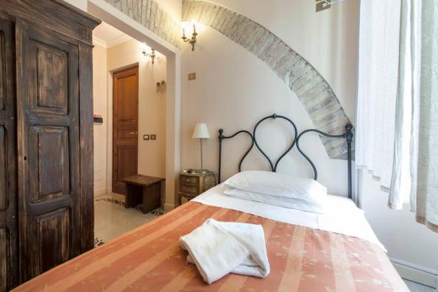 Single Room with Private Bathroom photo 1