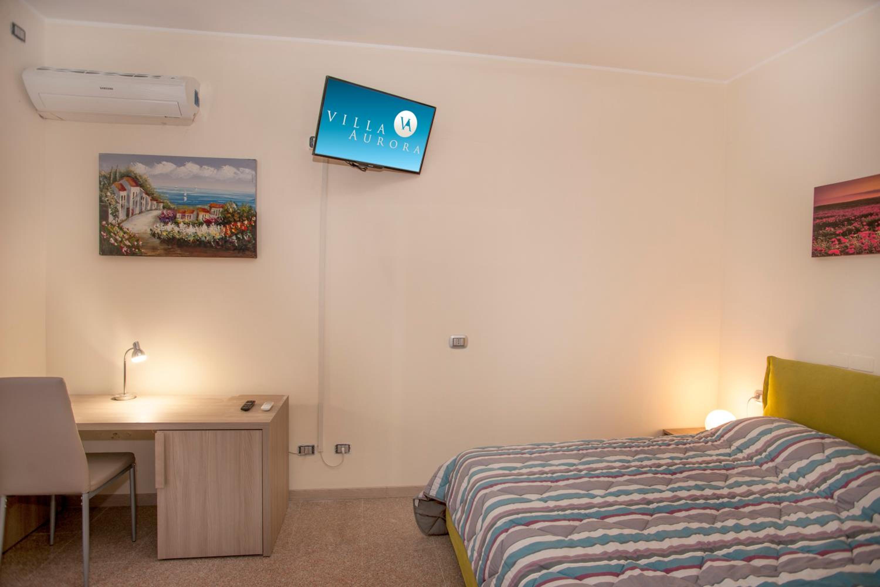 Single Room with Private Bathroom photo 1