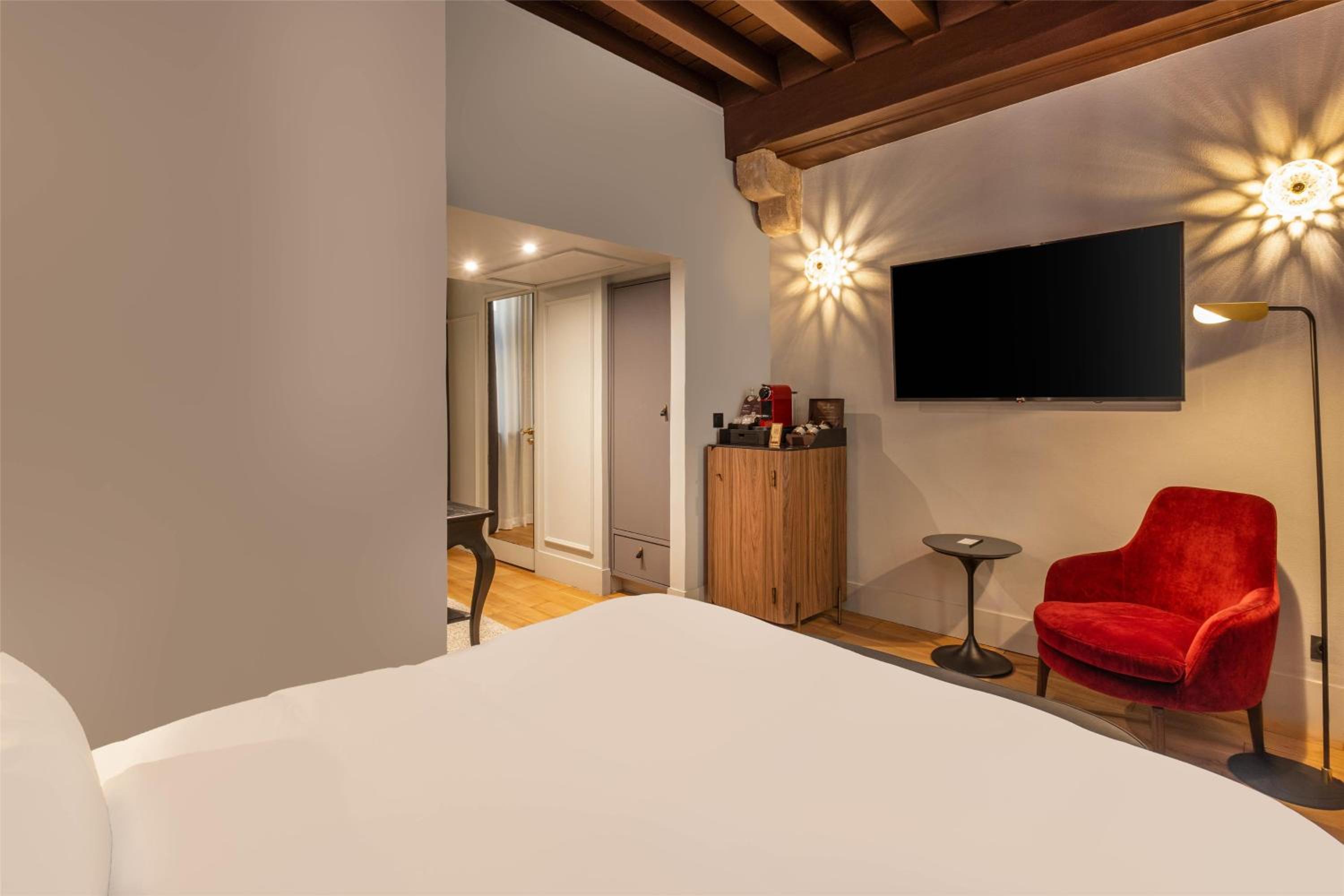 Duplex Collection Room - Photo 3