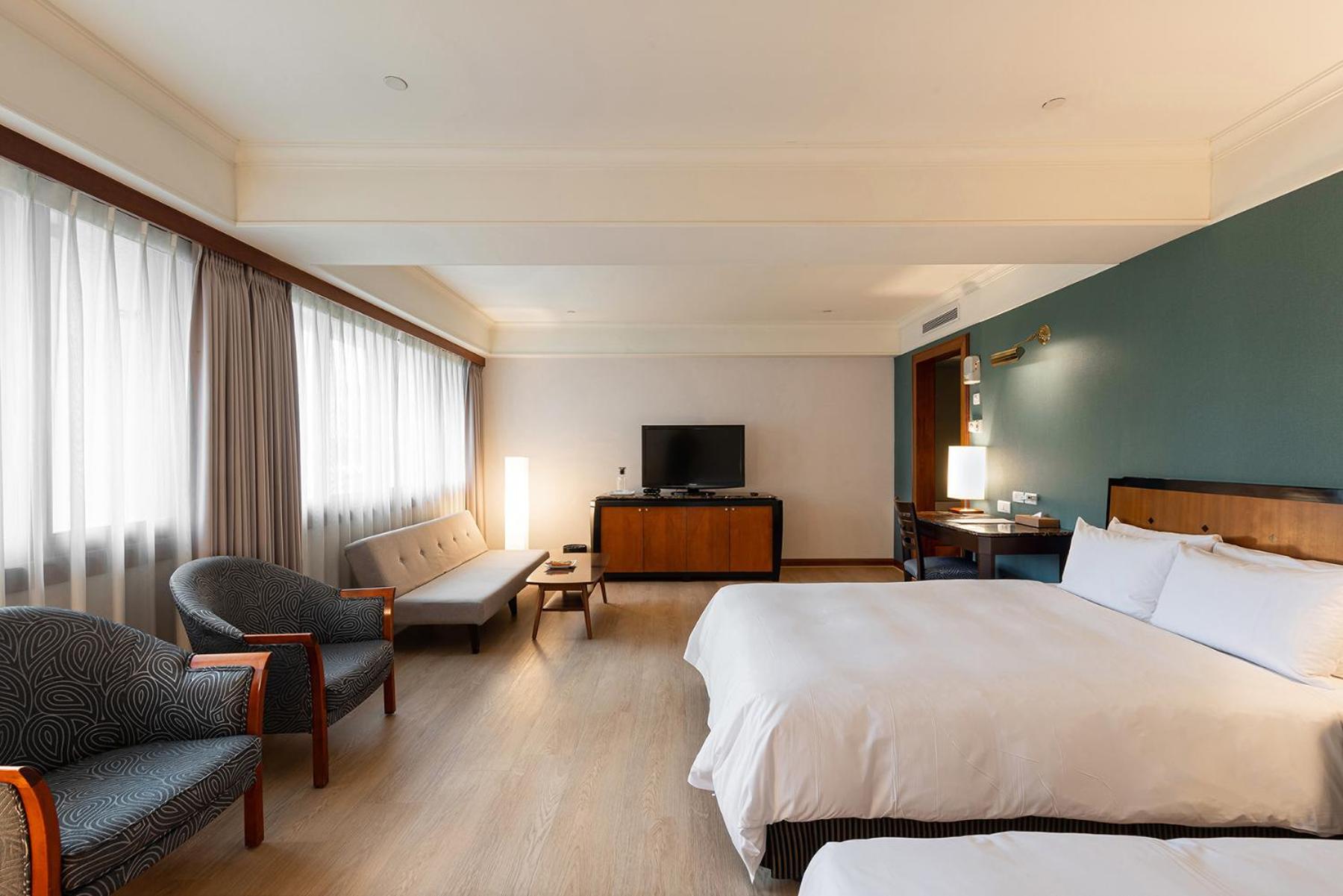 Deluxe Family Room