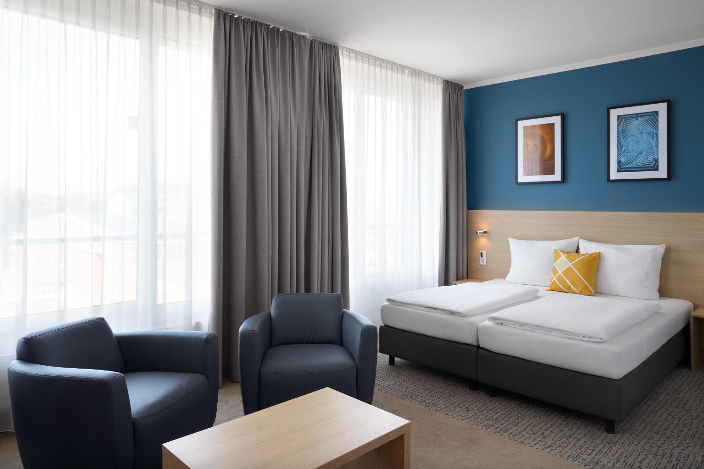 Spacious Standard King Room with Courtyard View - Photo 1