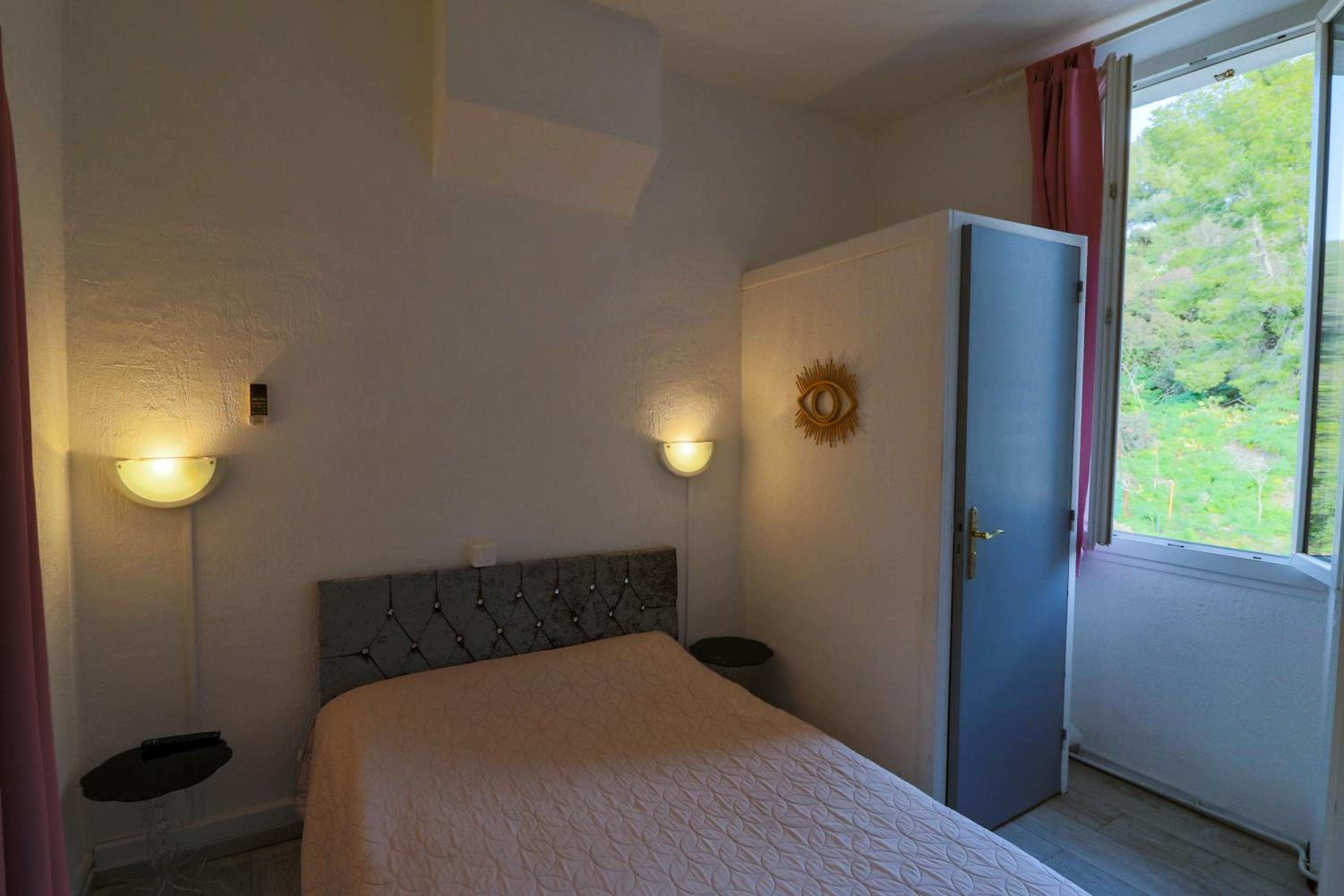 Large Double Room photo 2