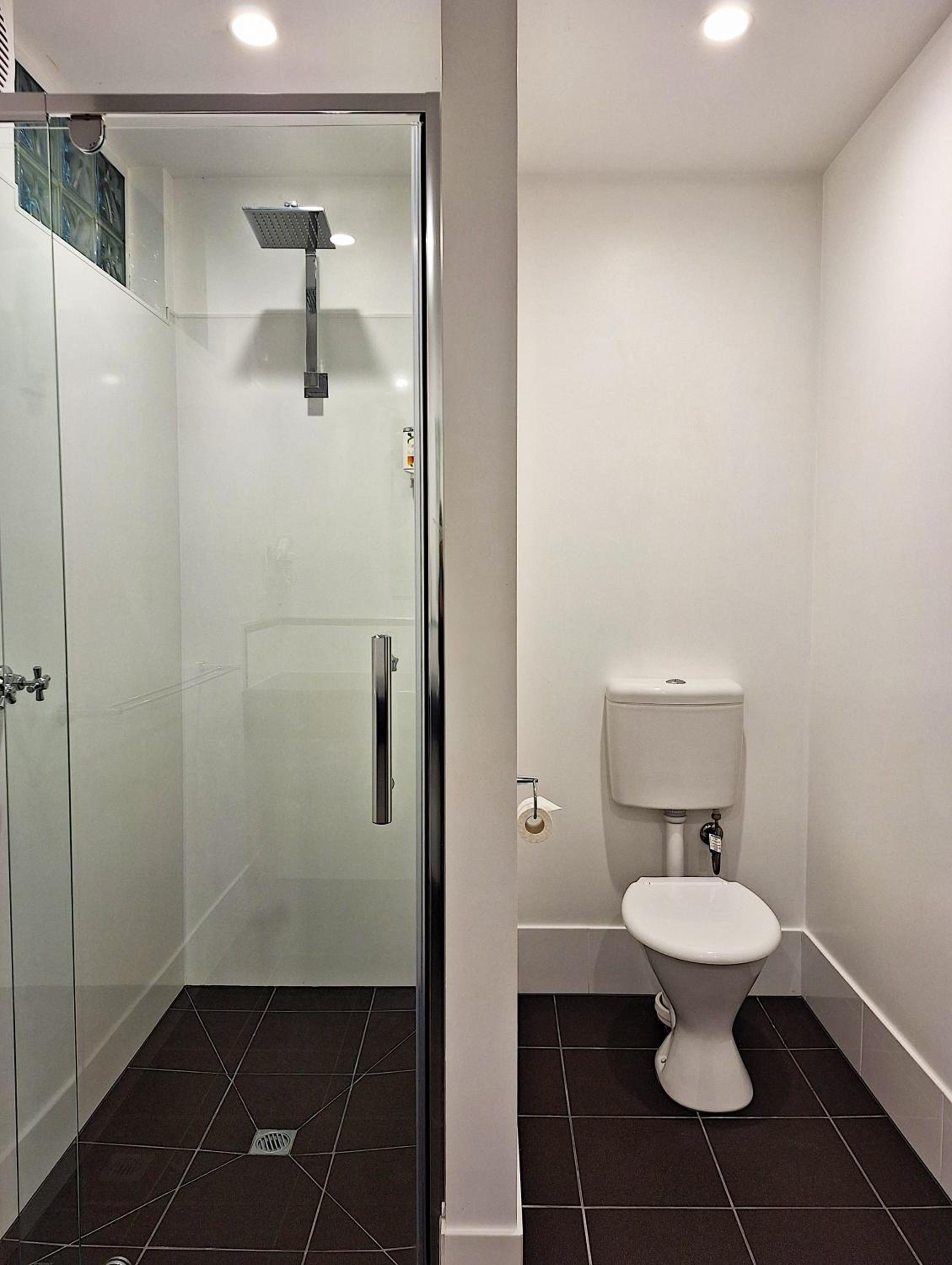 Deluxe Queen Room with Kitchenette