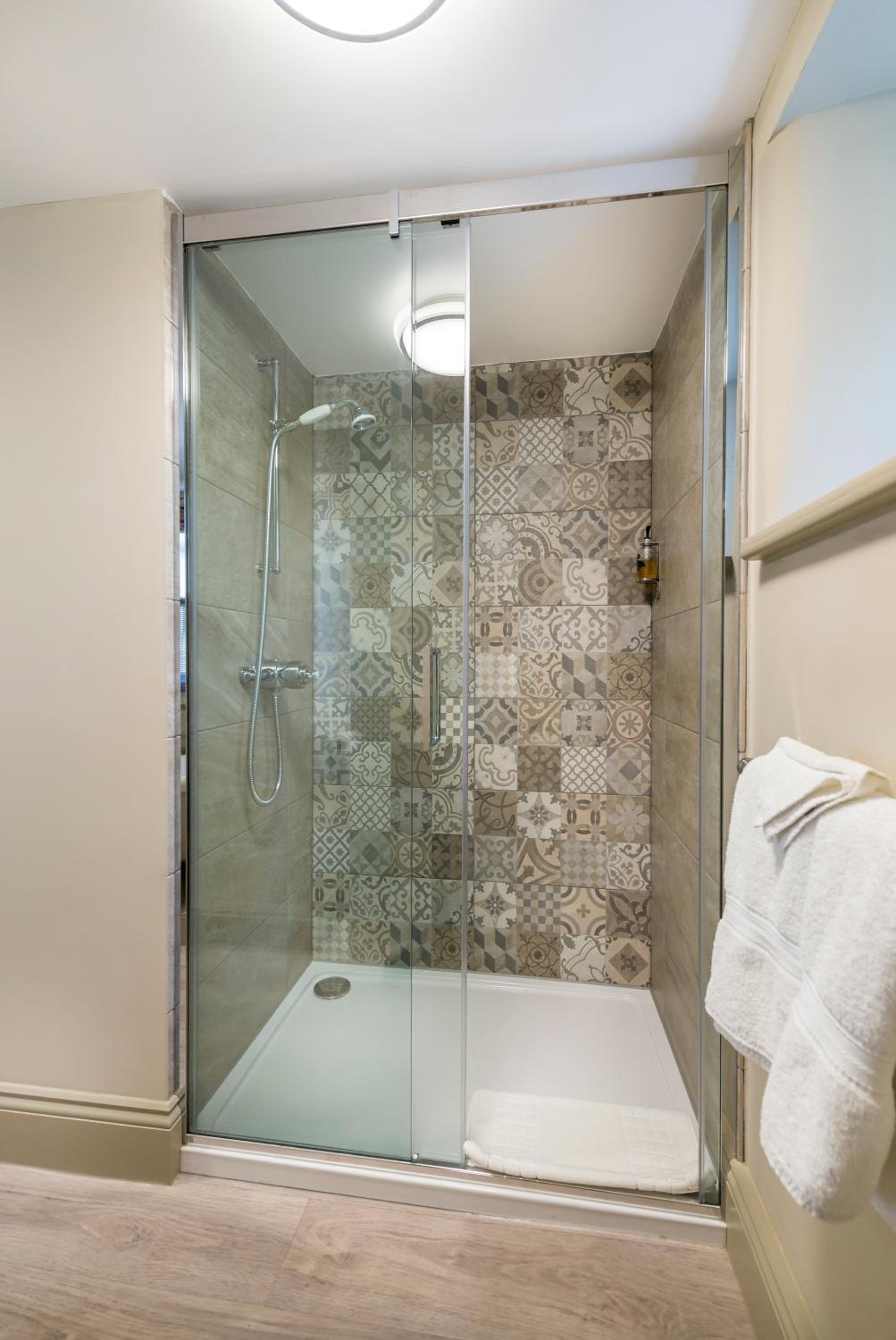 Suite - Photo 1