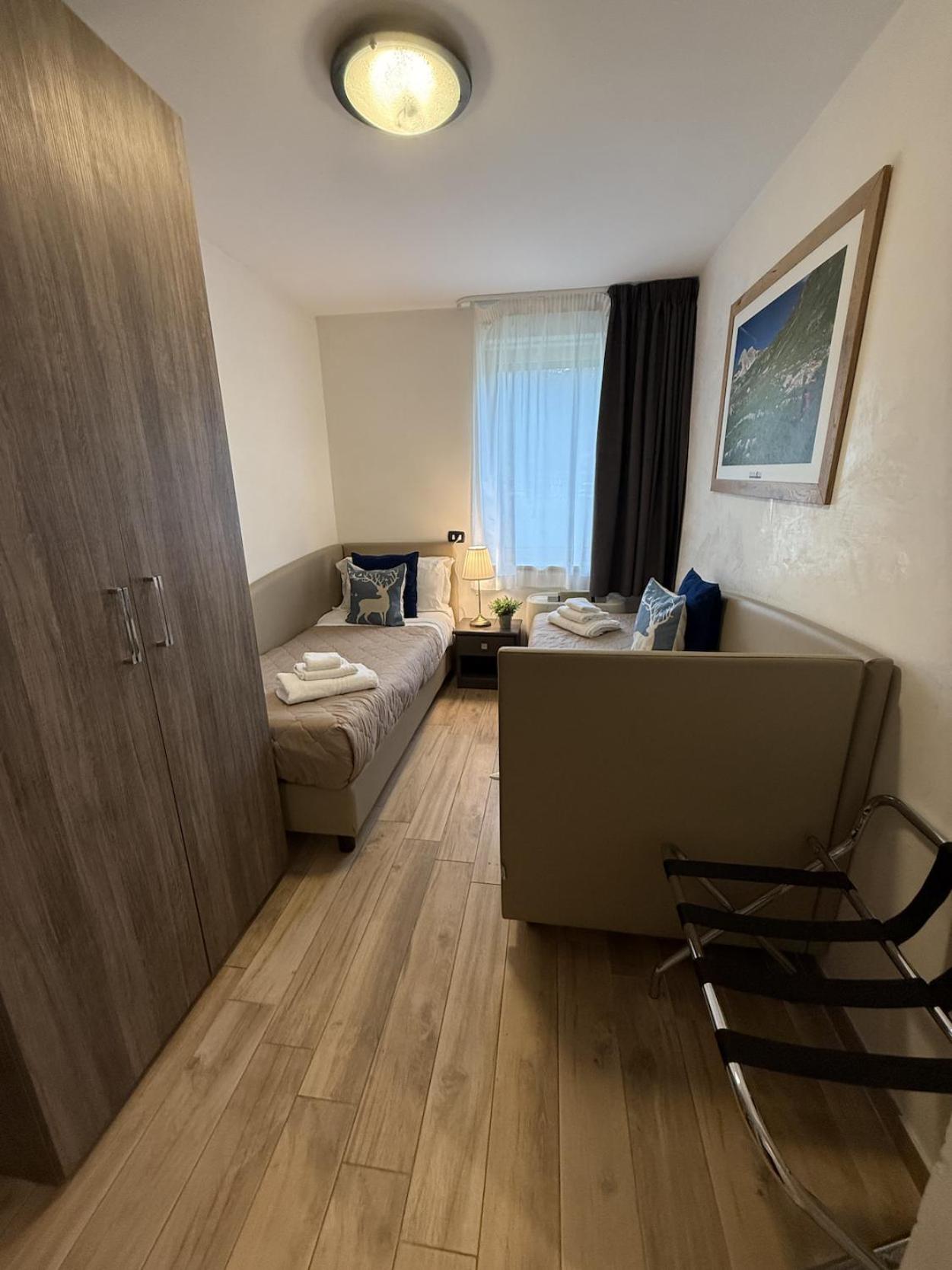 Economy Triple Room photo 3