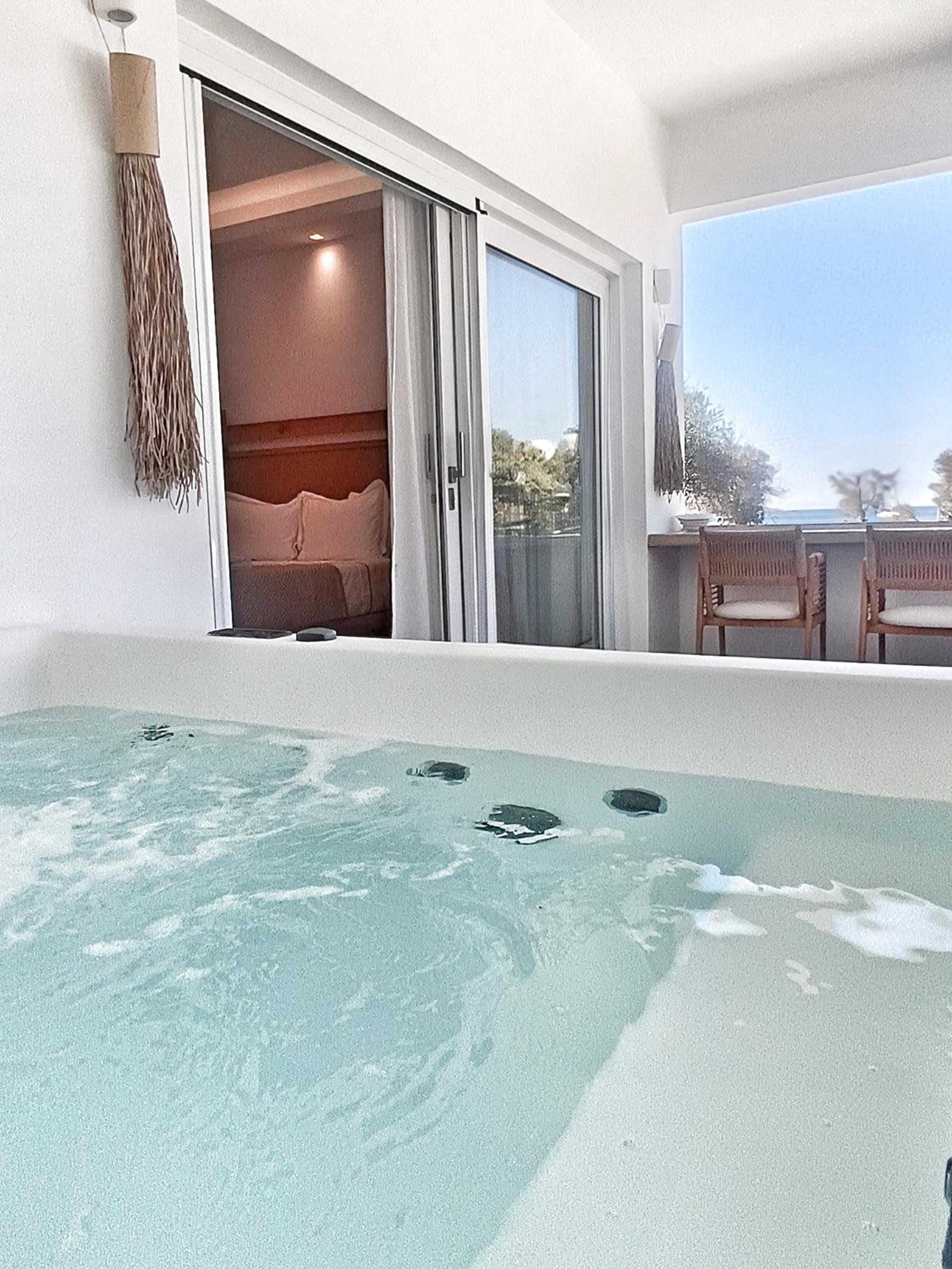 Deluxe Suite with Spa Bath photo 2