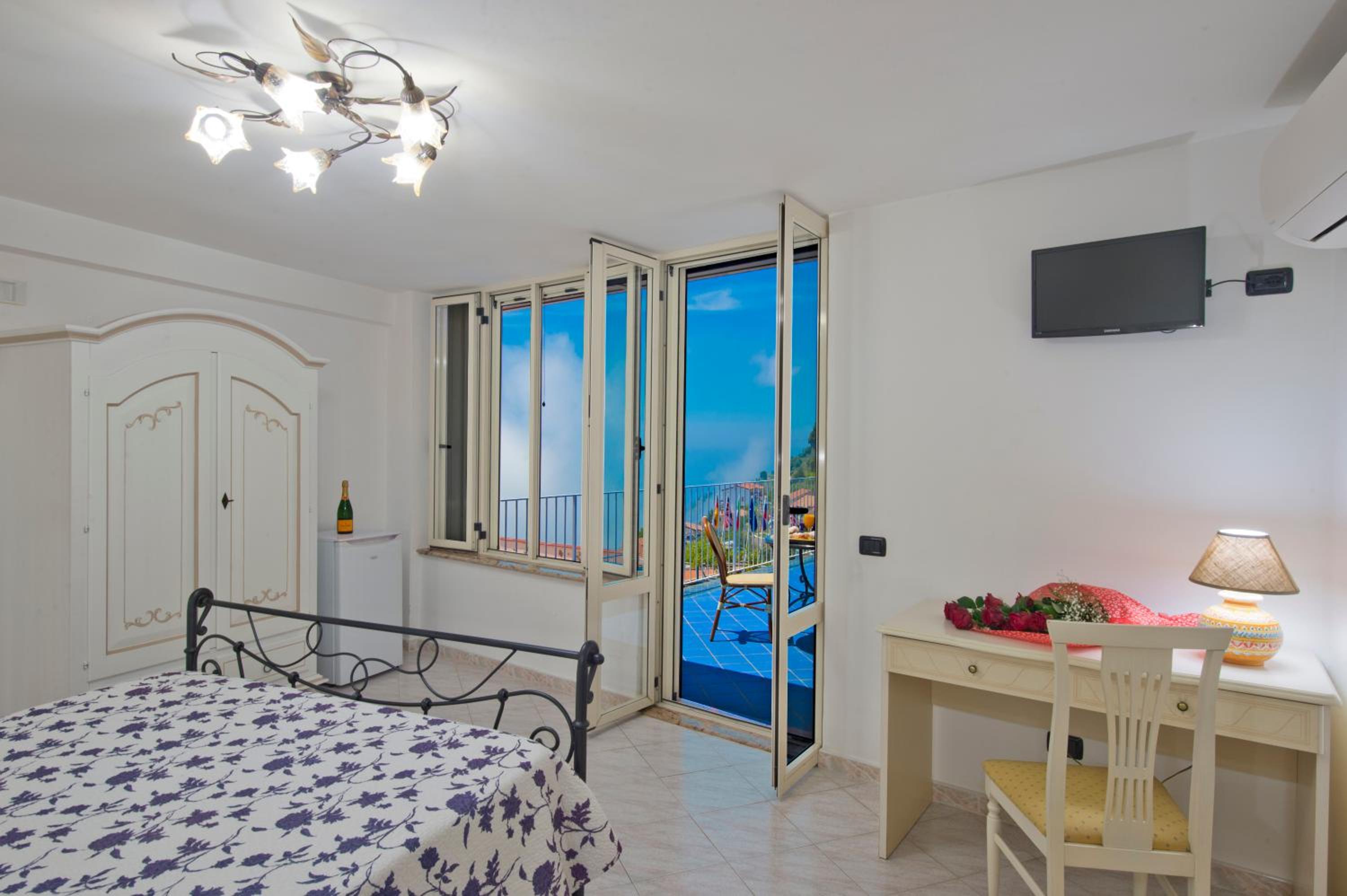 Classic Double Room with Sea View photo 2