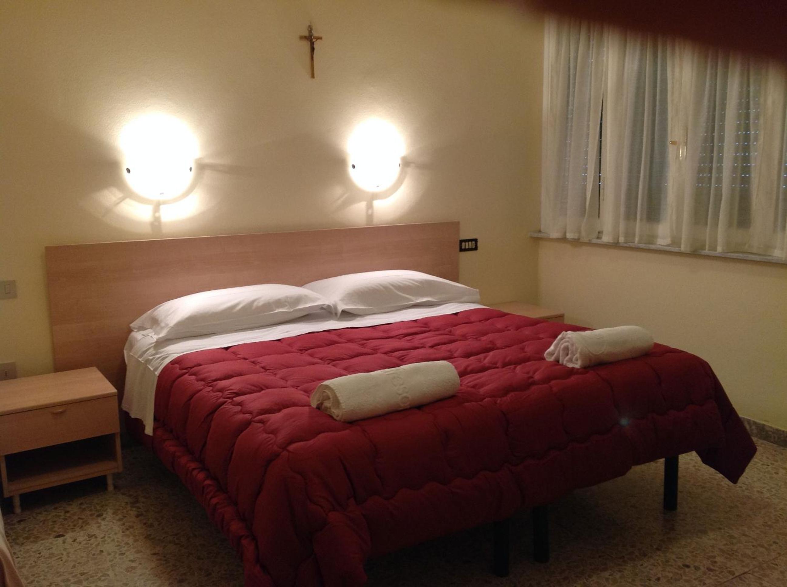 Double Or Twin Room With Shared Bathroom photo 2