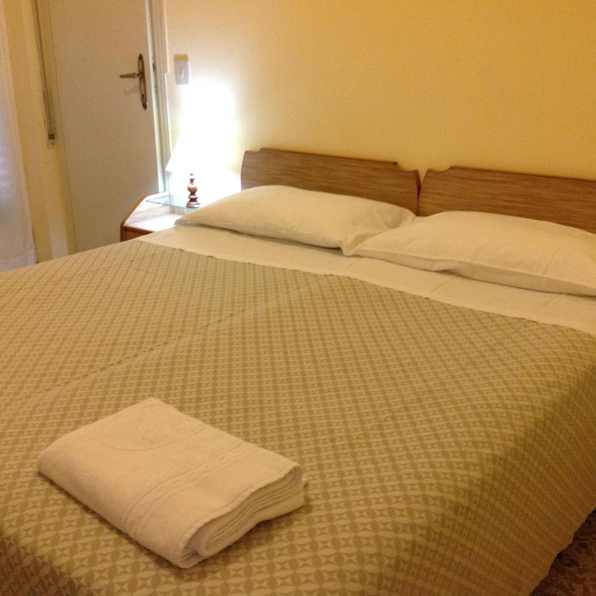 Small Double Or Twin Room photo 3