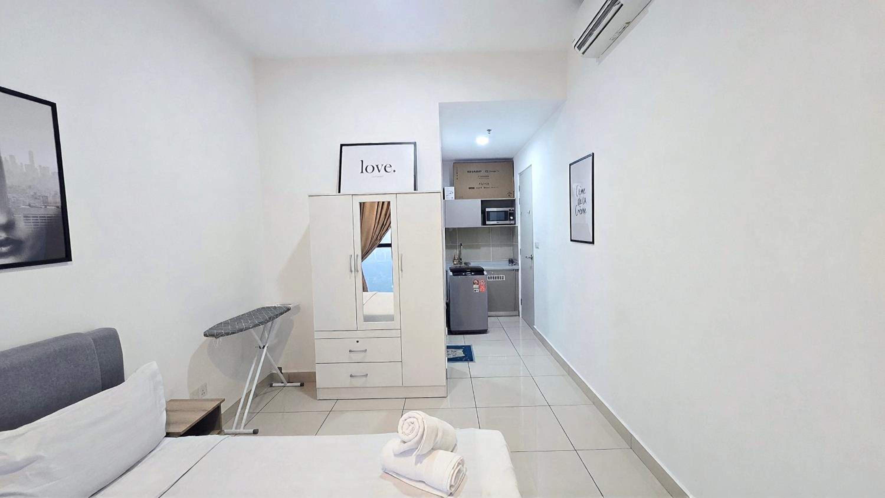 Studio Apartment with One Double Bed