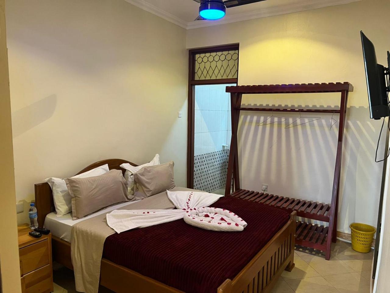 Single Room with Private Bathroom photo 3