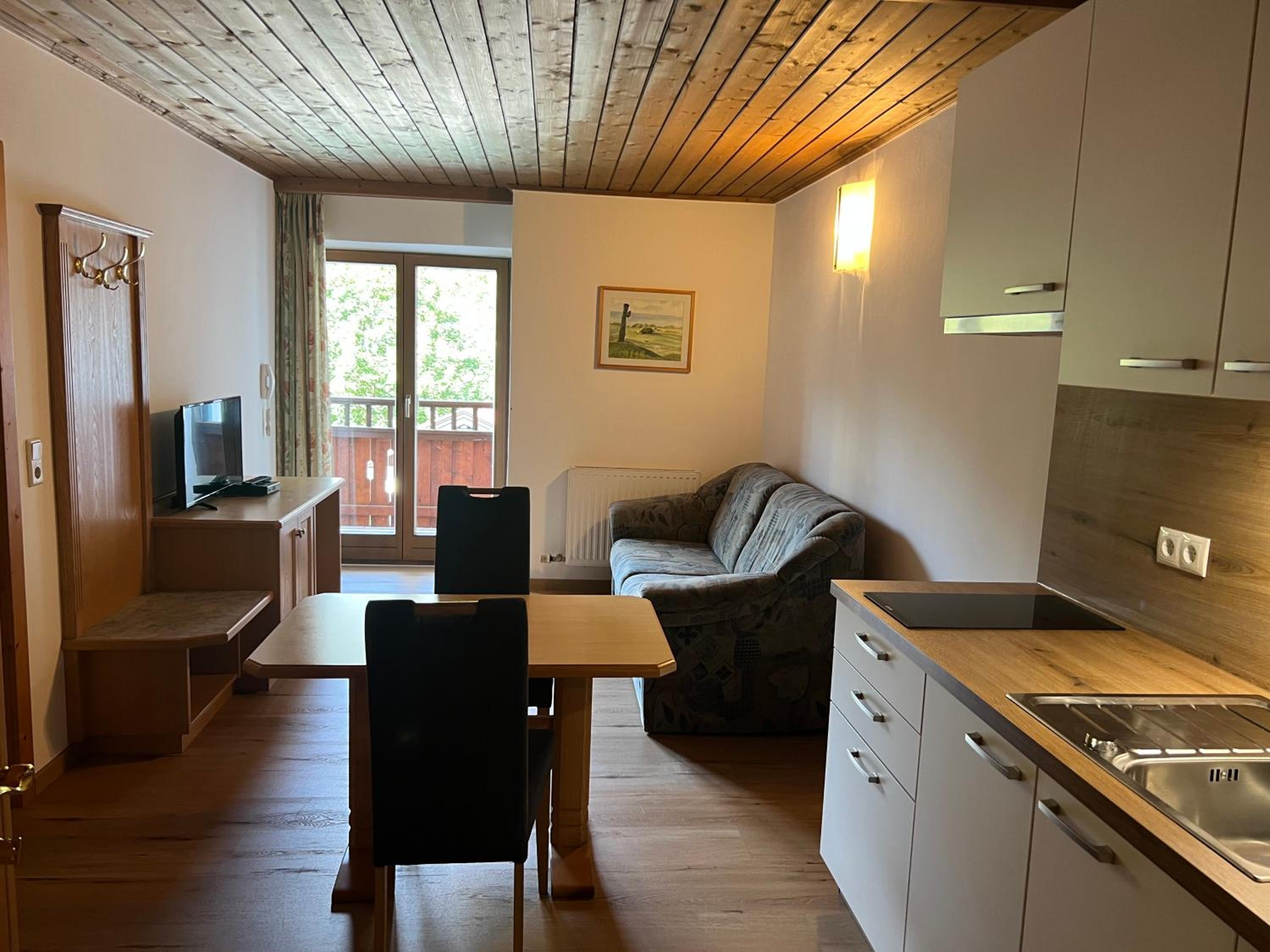 One-Bedroom Apartment with Balcony photo 2