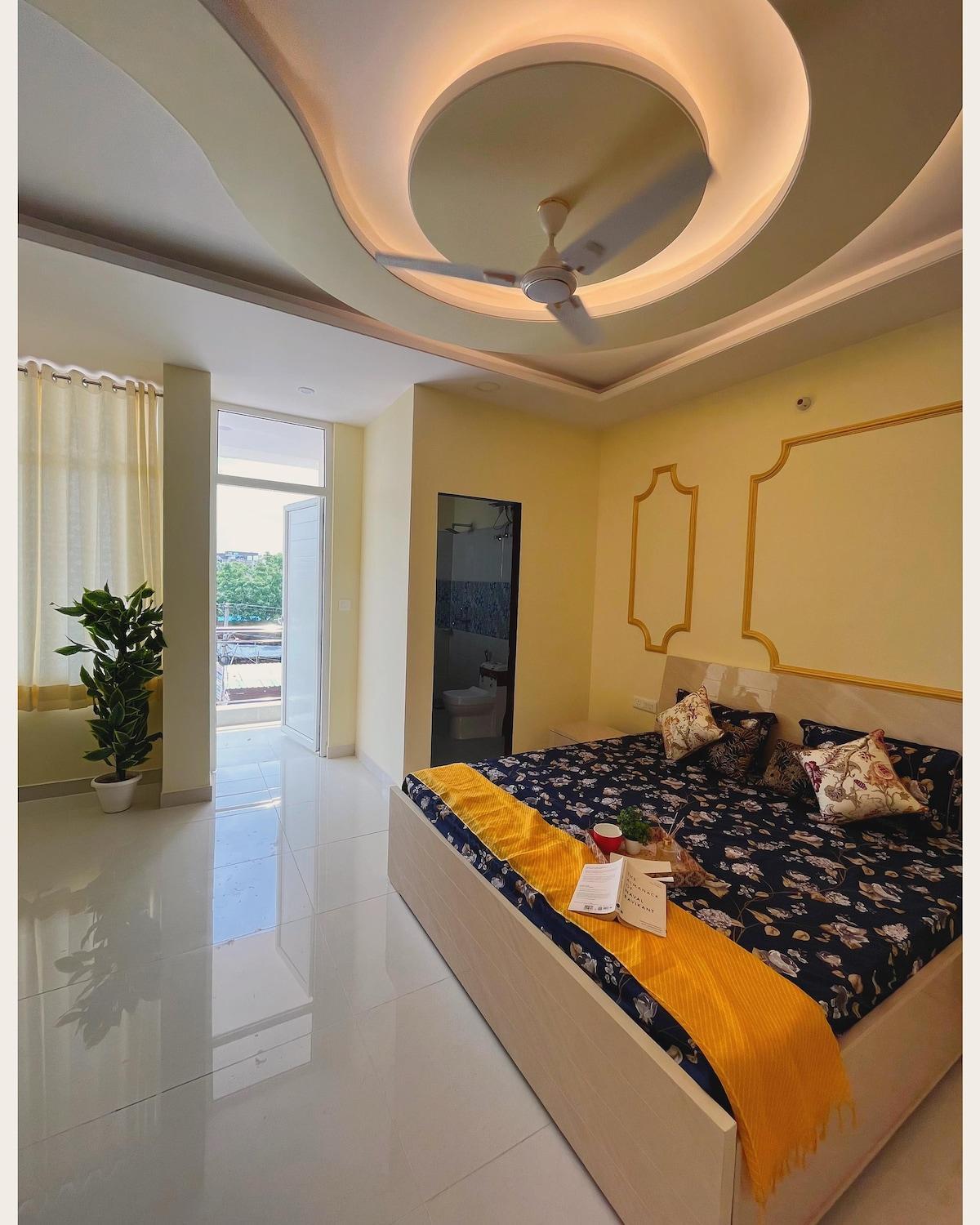 Deluxe Double Room with Balcony - Photo 9