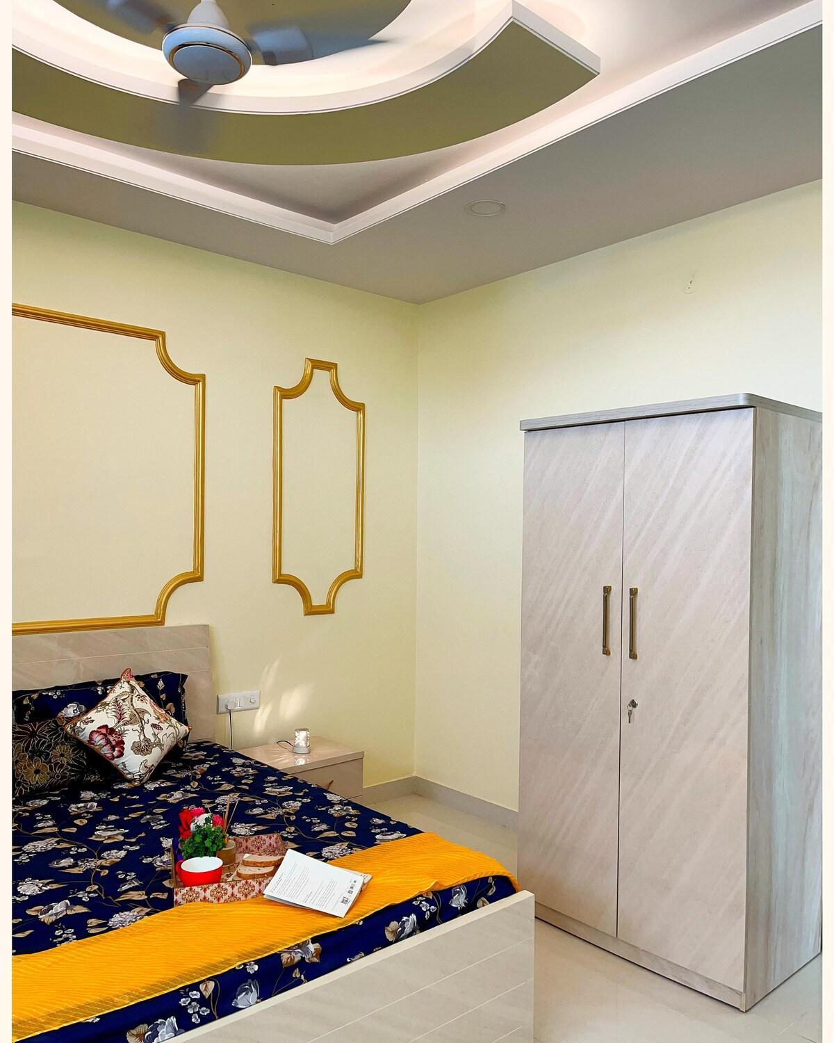 Deluxe Double Room with Balcony - Photo 10