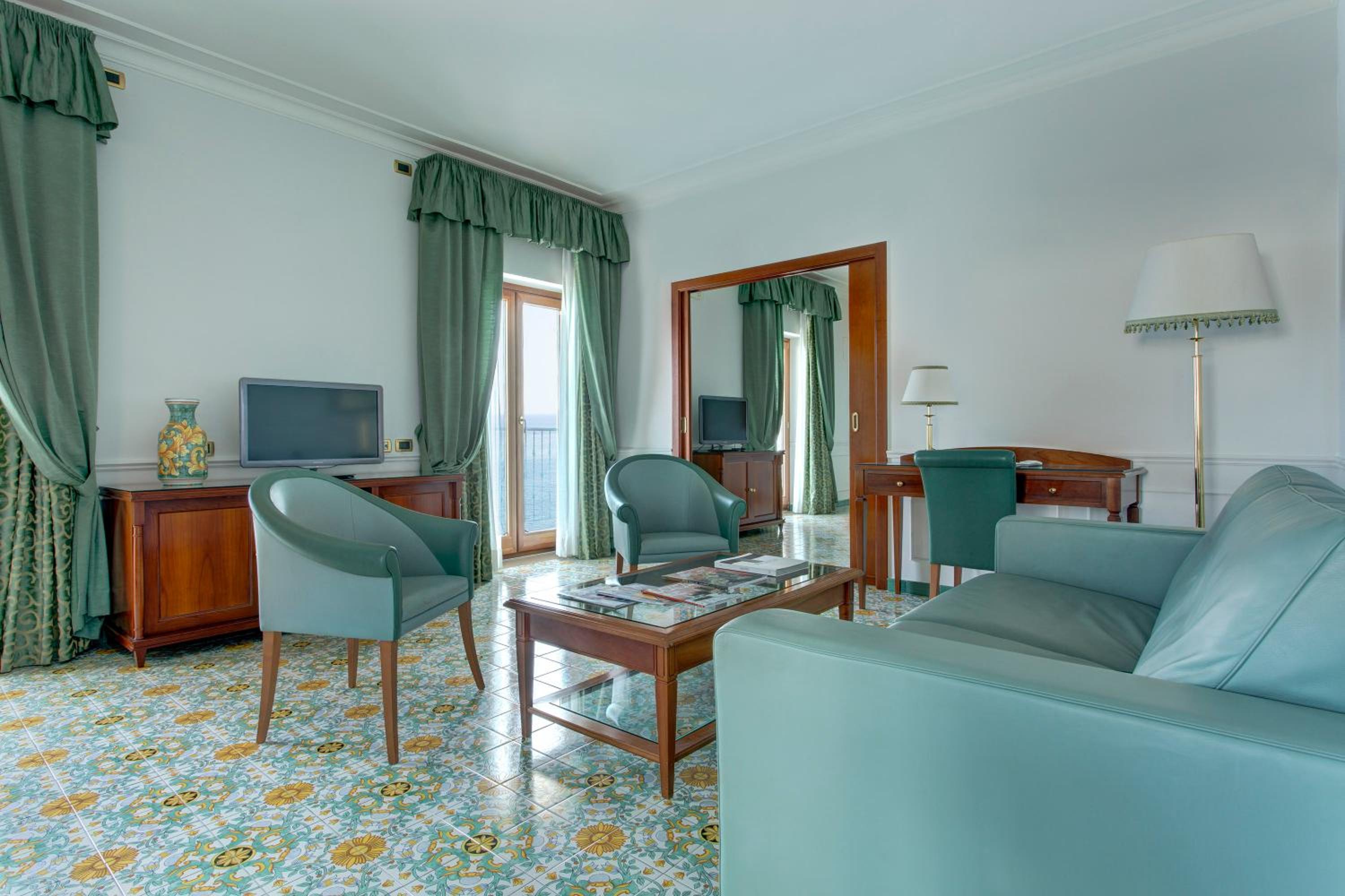 Suite with Sea View - Photo 4