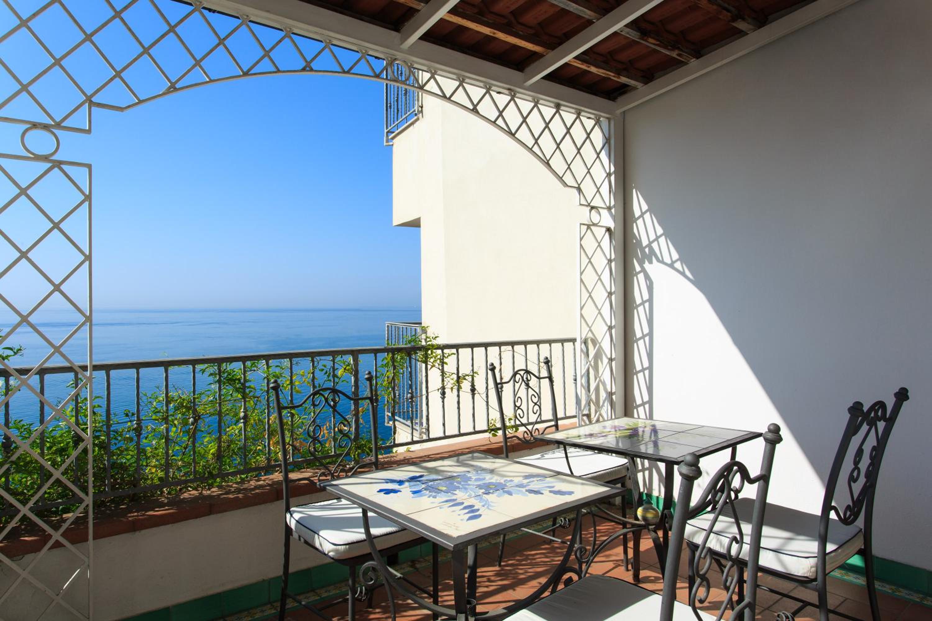 Suite with Sea View - Photo 8