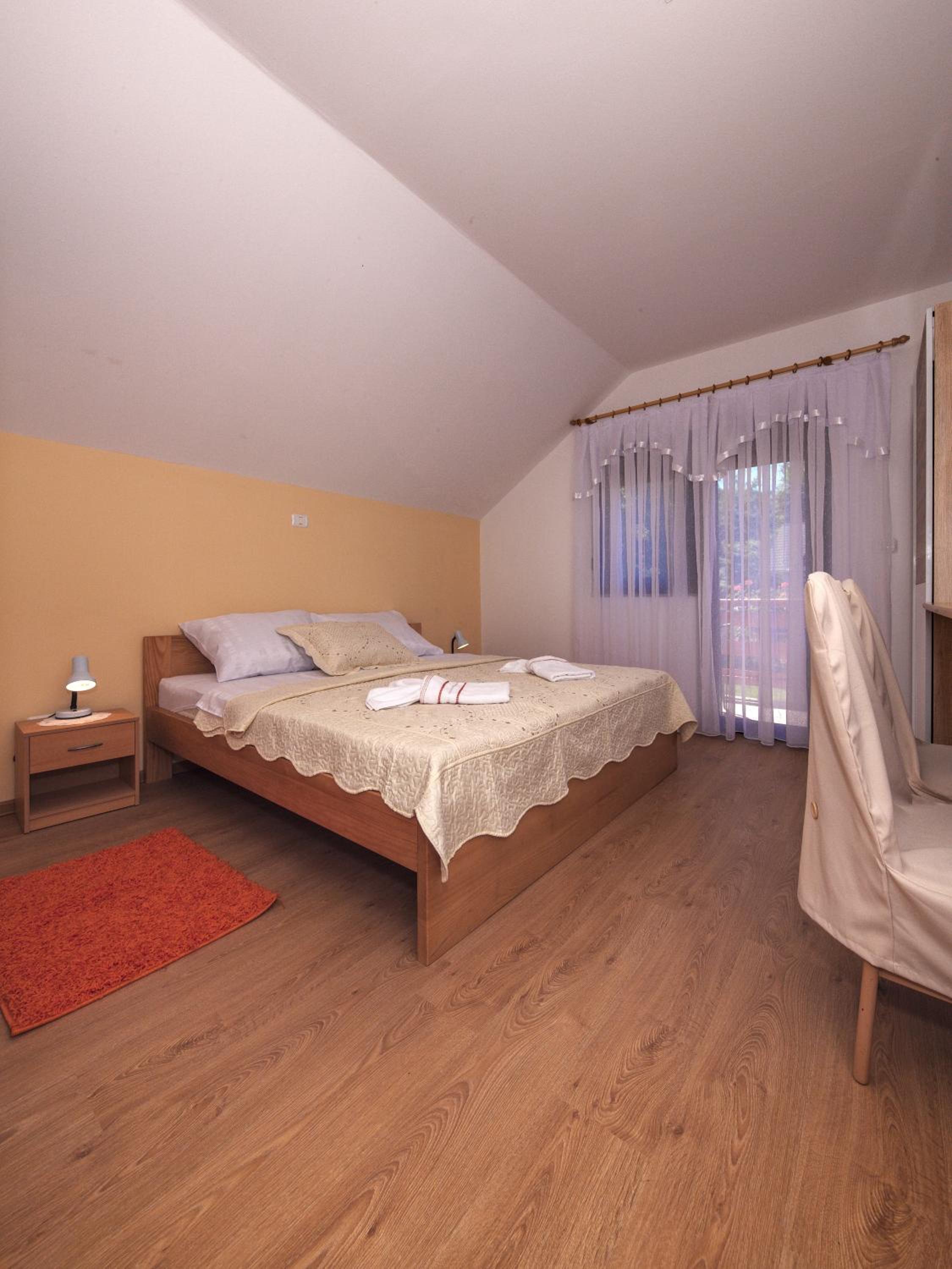 Deluxe Double Room with Extra Bed - Photo 2