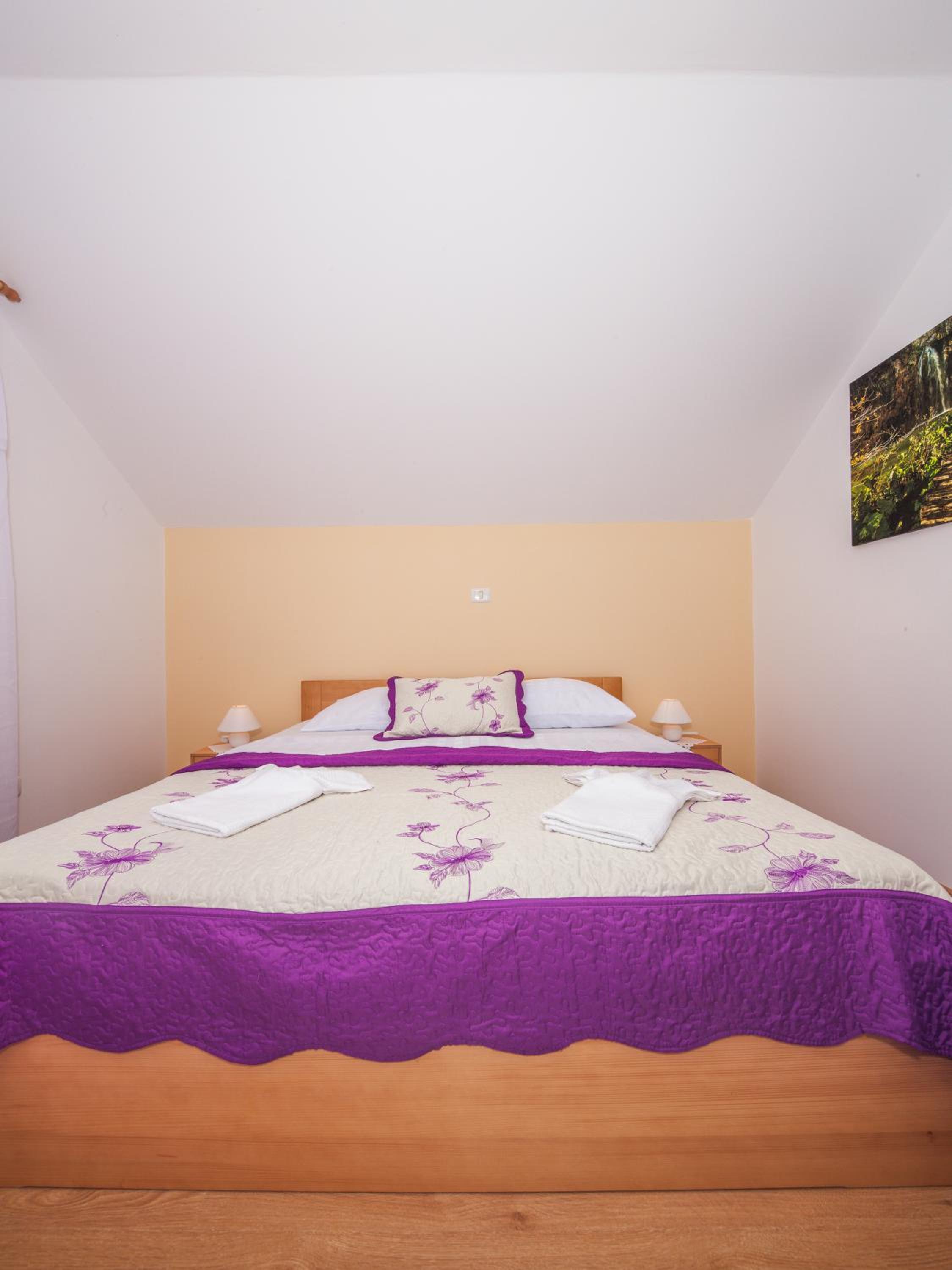 Deluxe King Room - Photo 1