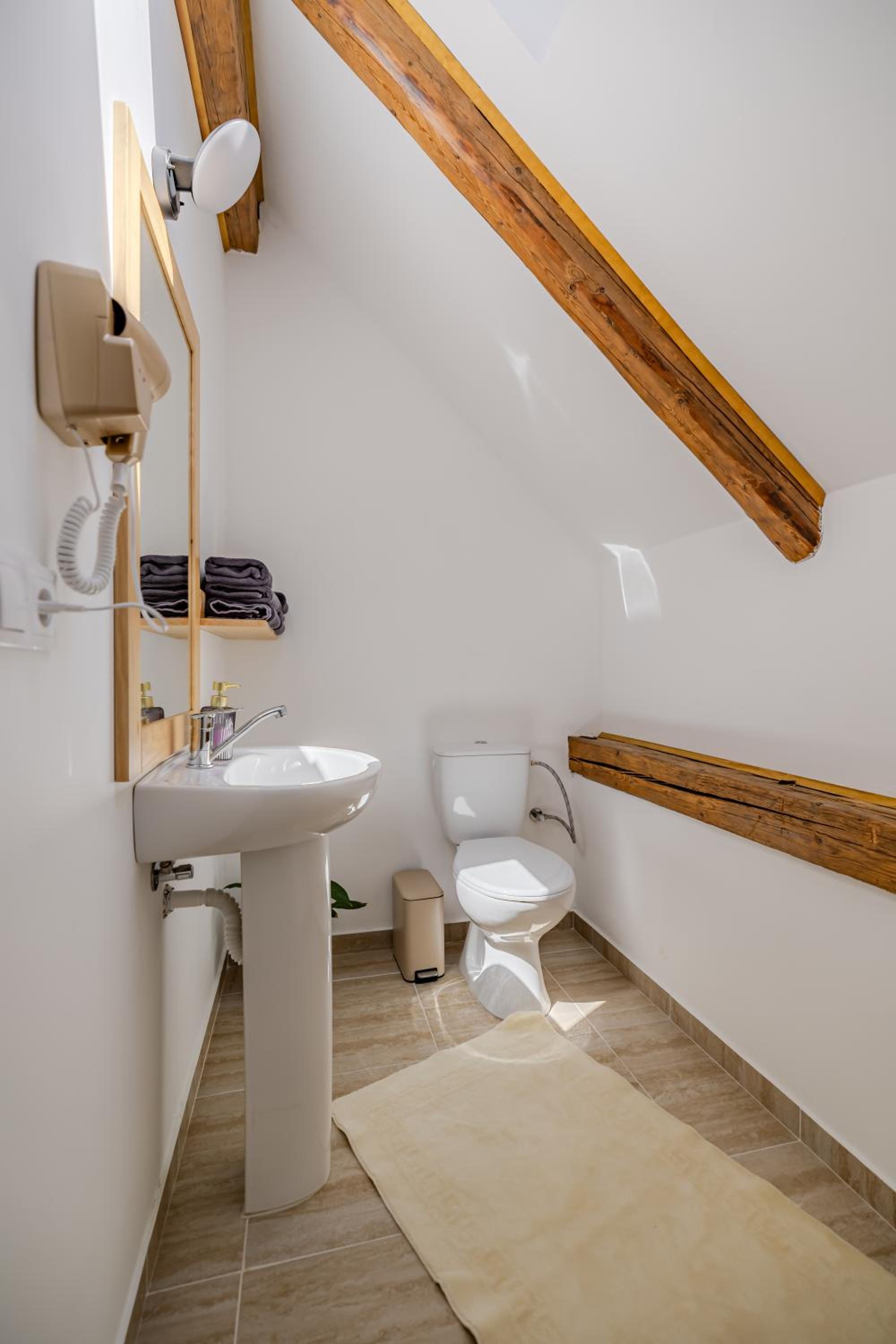 Family Room with Private Bathroom photo 3