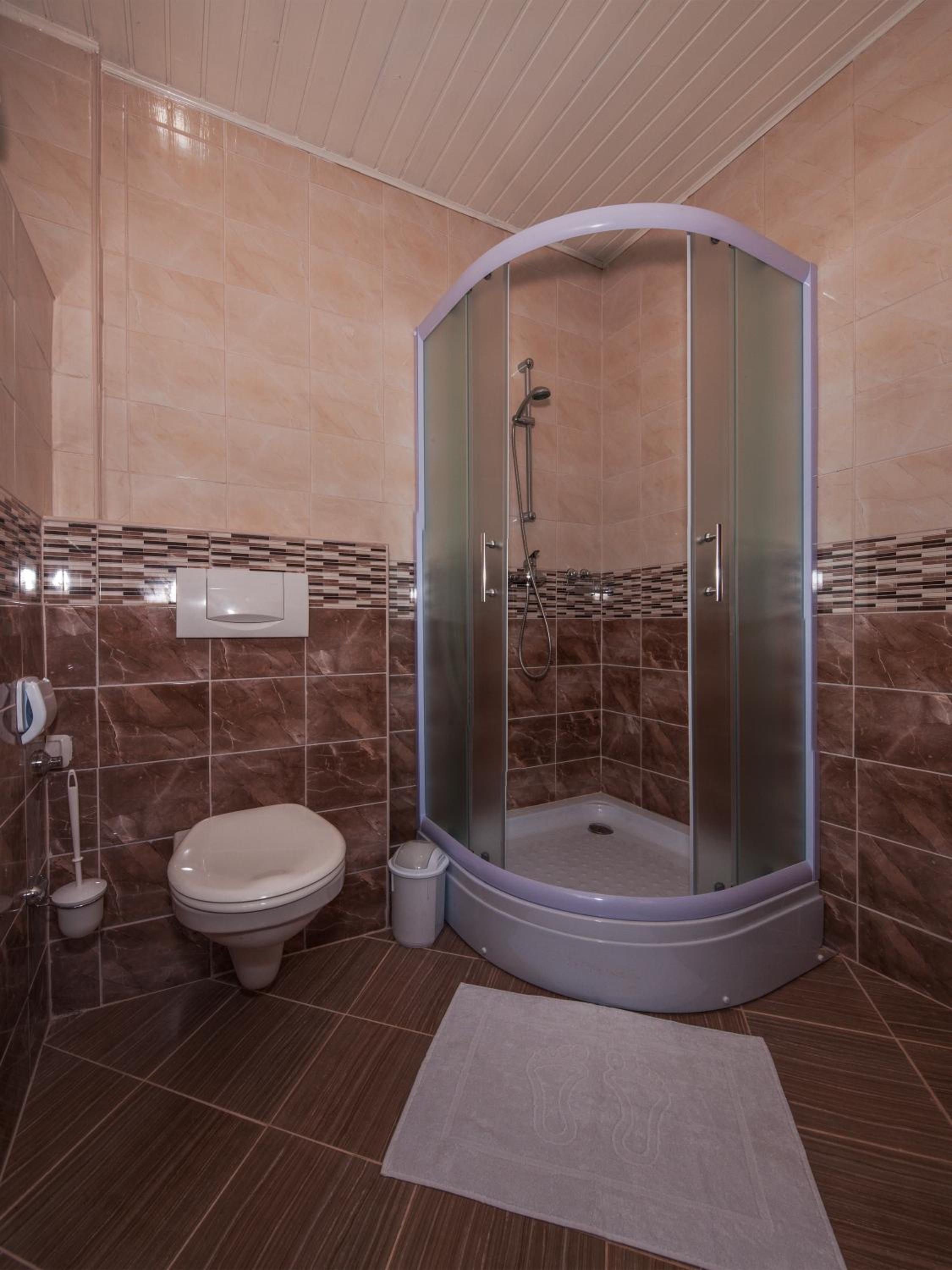 Deluxe King Room - Photo 8