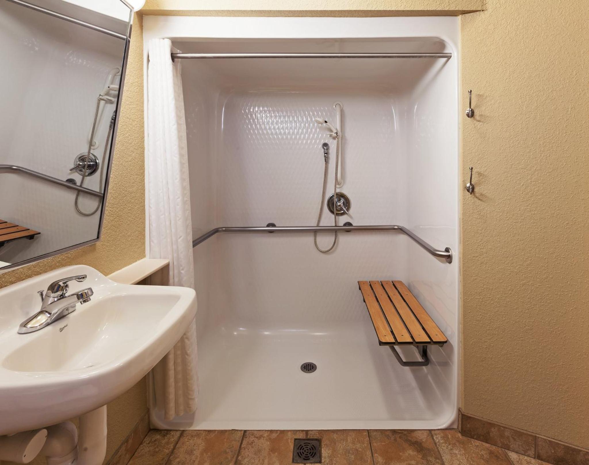 Queen Studio Suite - Low Floor - Photo 4