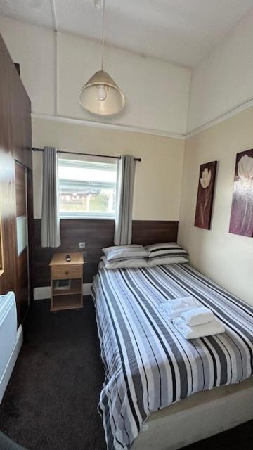 Double Room with Private Bathroom - Photo 2