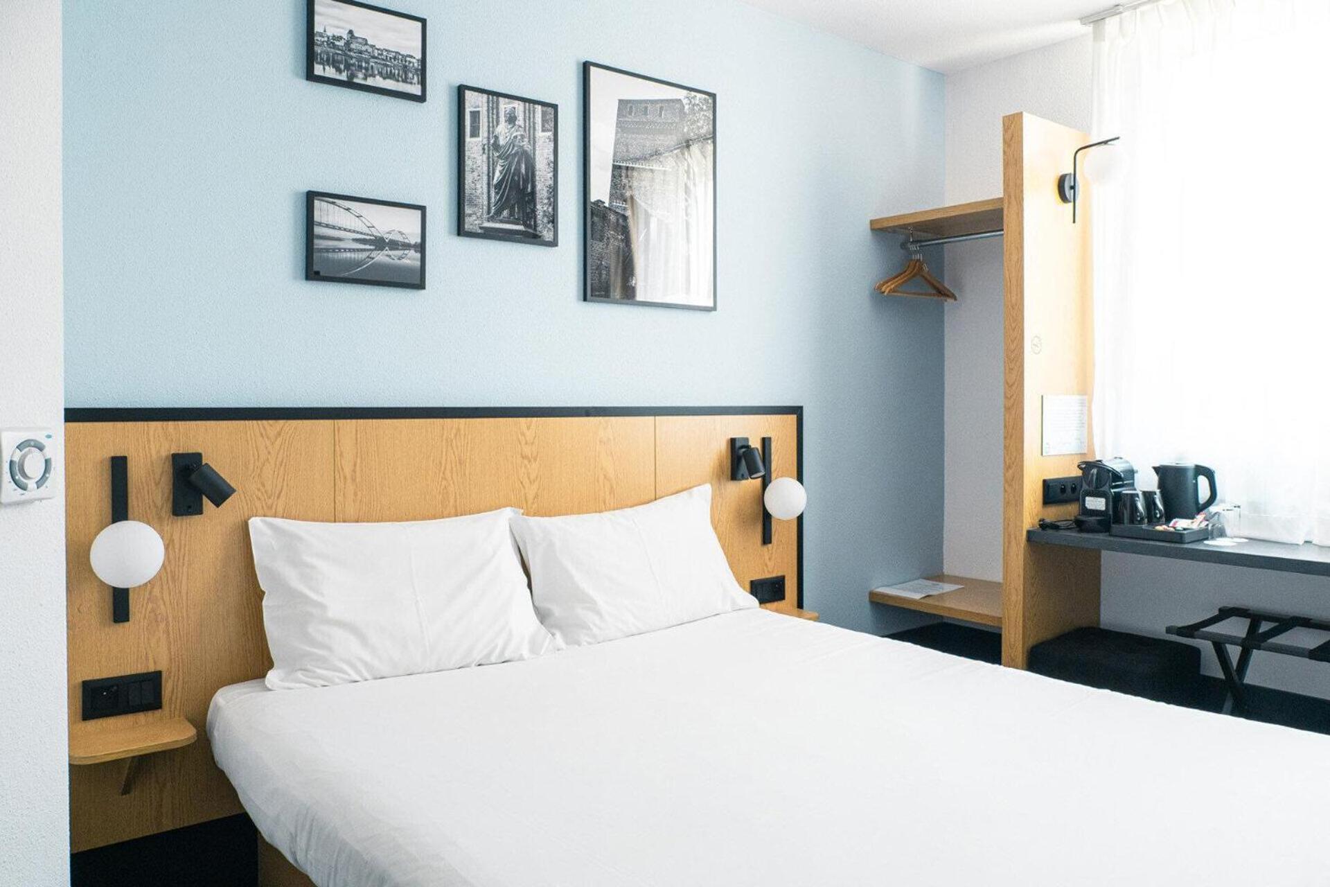 Premium Twin Room - Photo 1