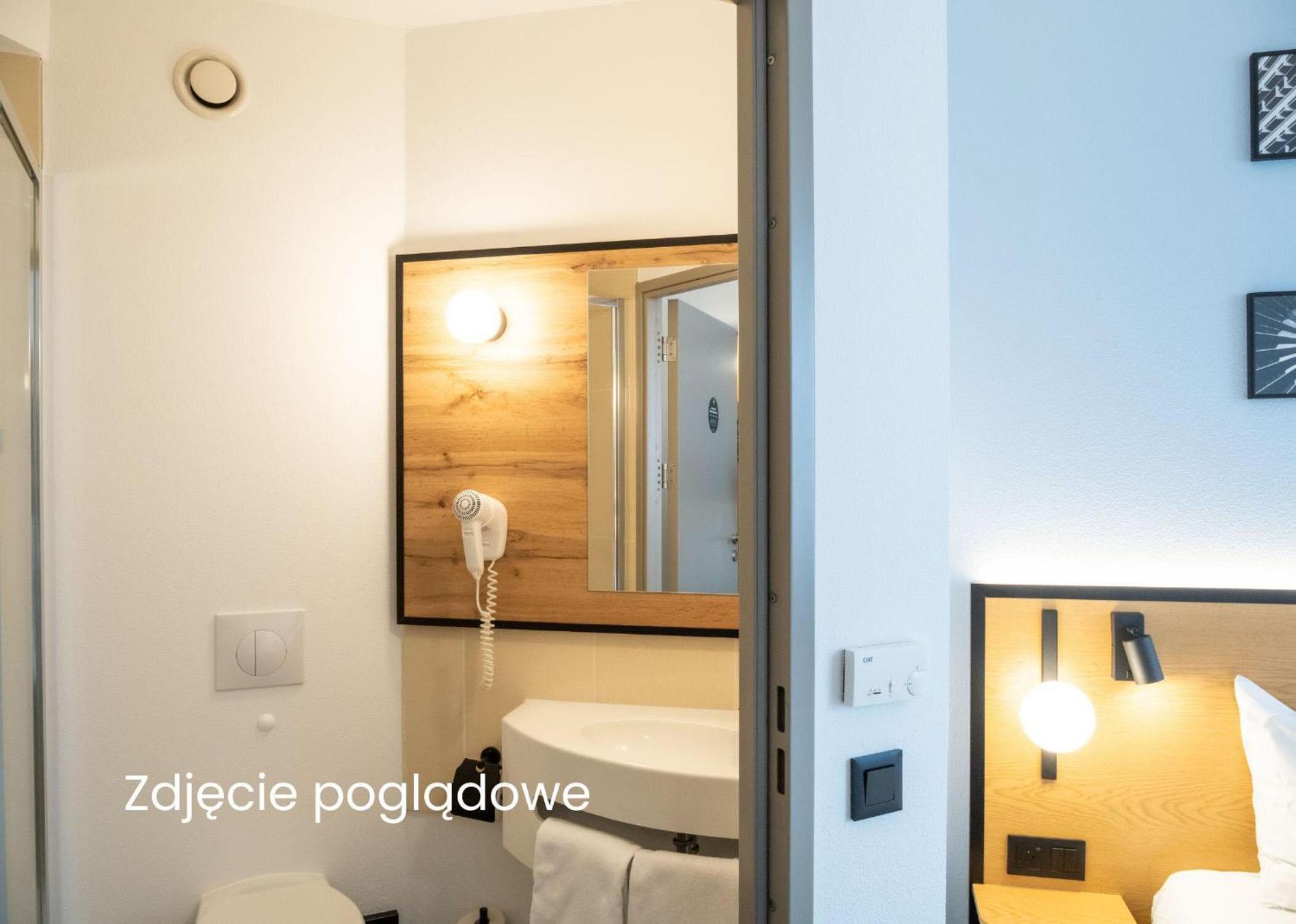 Premium Double Room - Photo 9