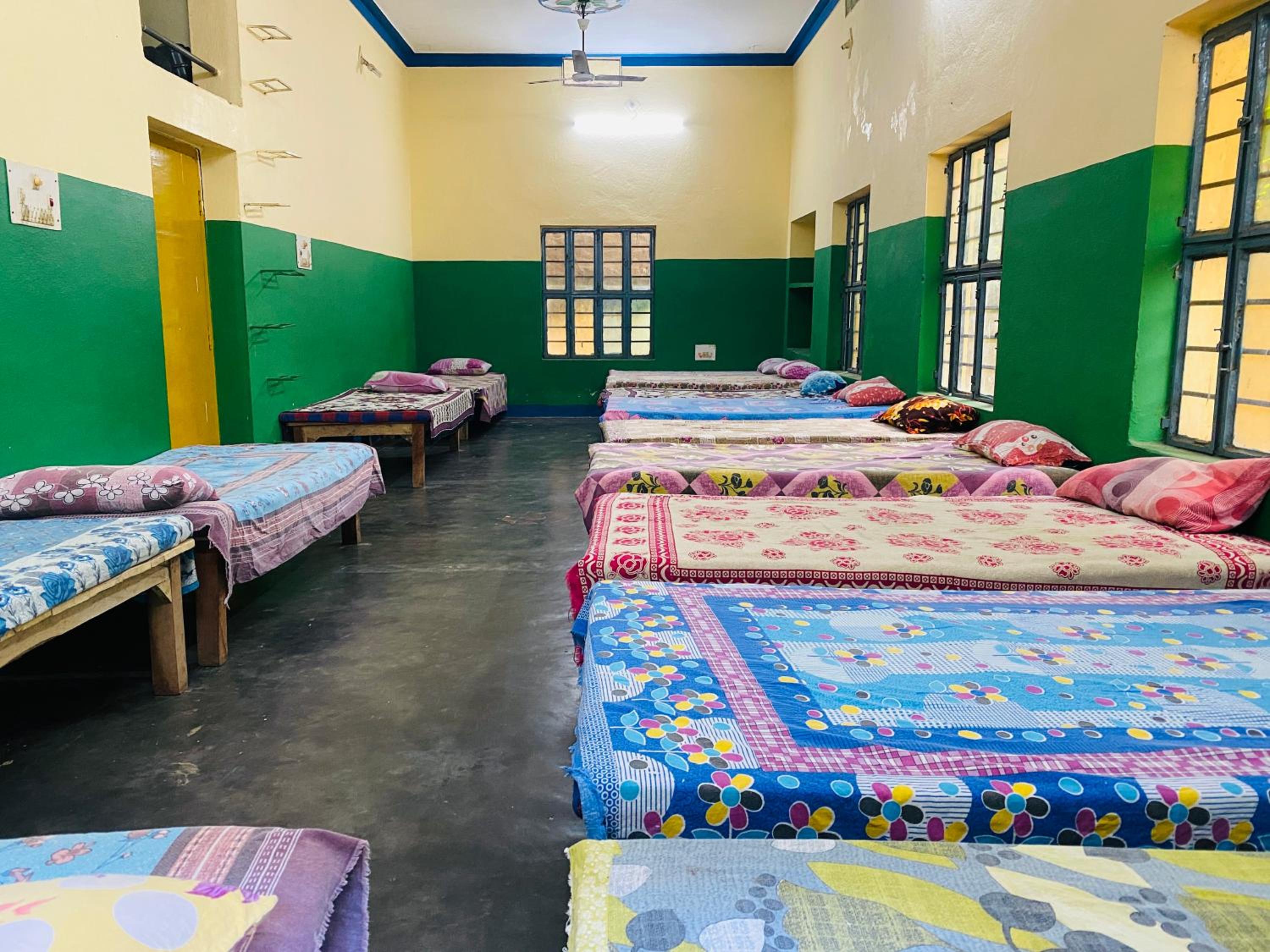 10-Bed Mixed Dormitory Room