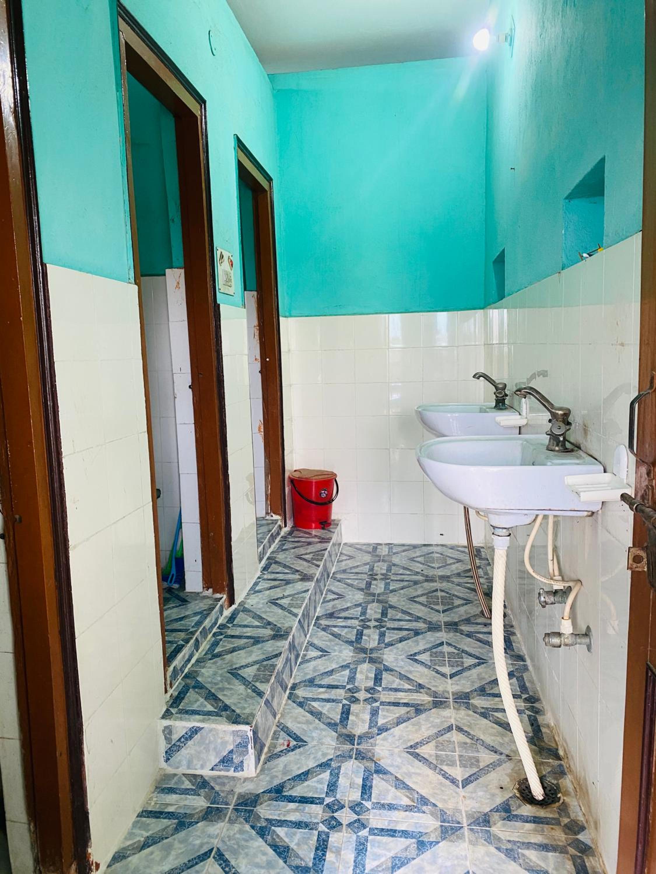 10-Bed Mixed Dormitory Room