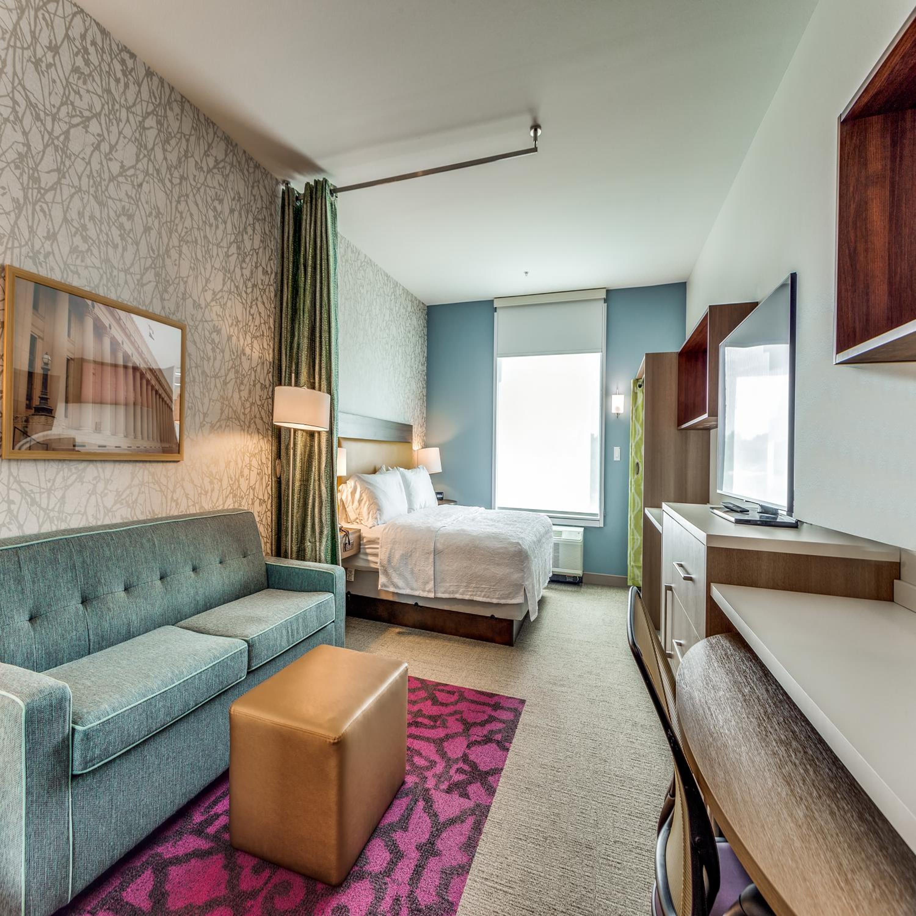 One-Bedroom King Suite - Photo 2