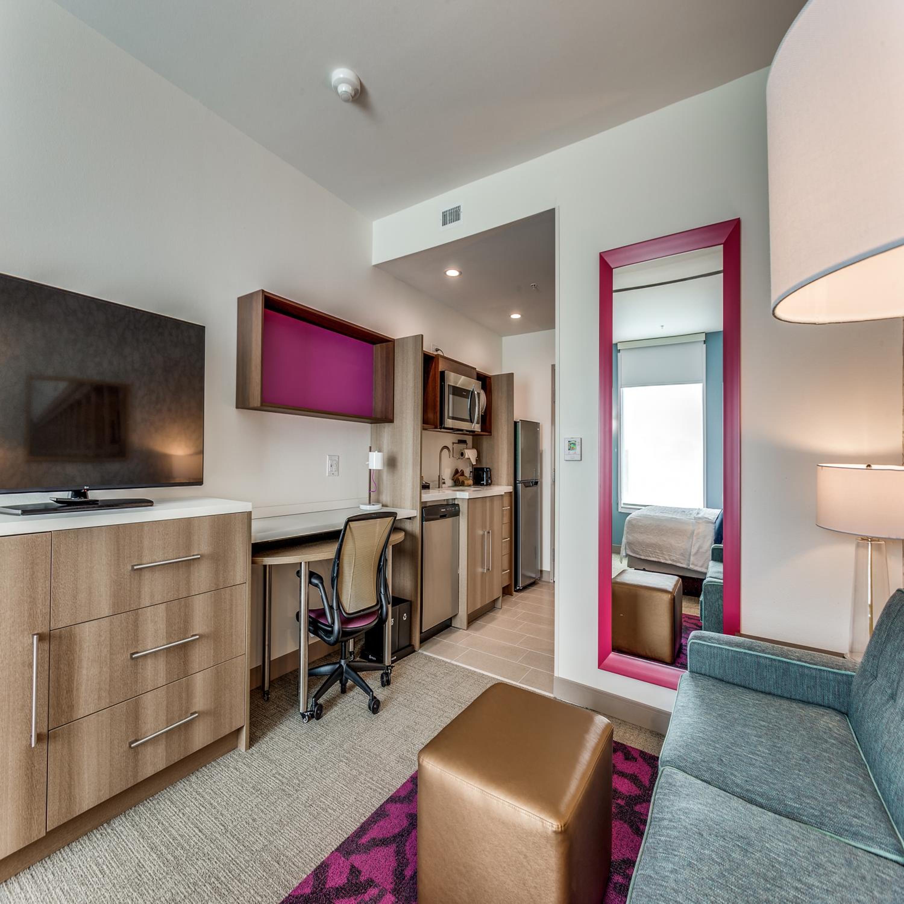 One-Bedroom King Suite - Photo 4