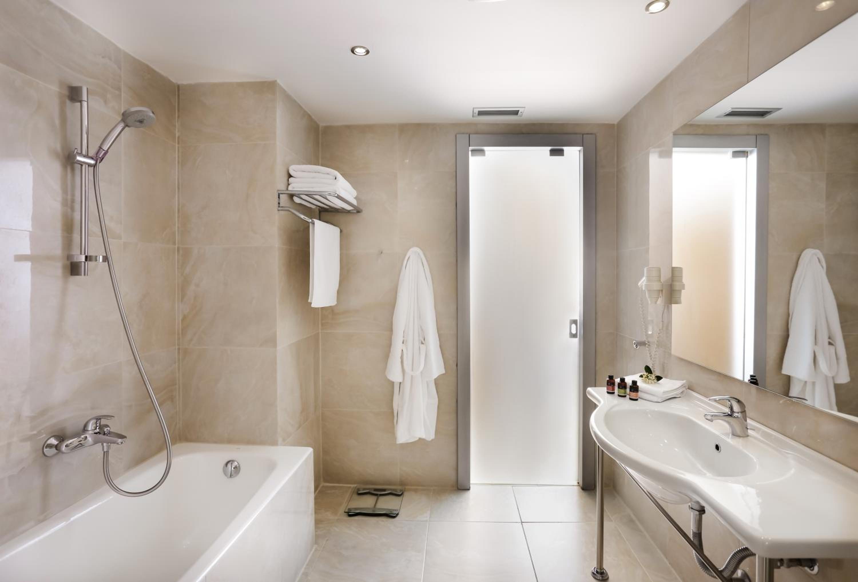 Superior Double Room with Lake View - Photo 5