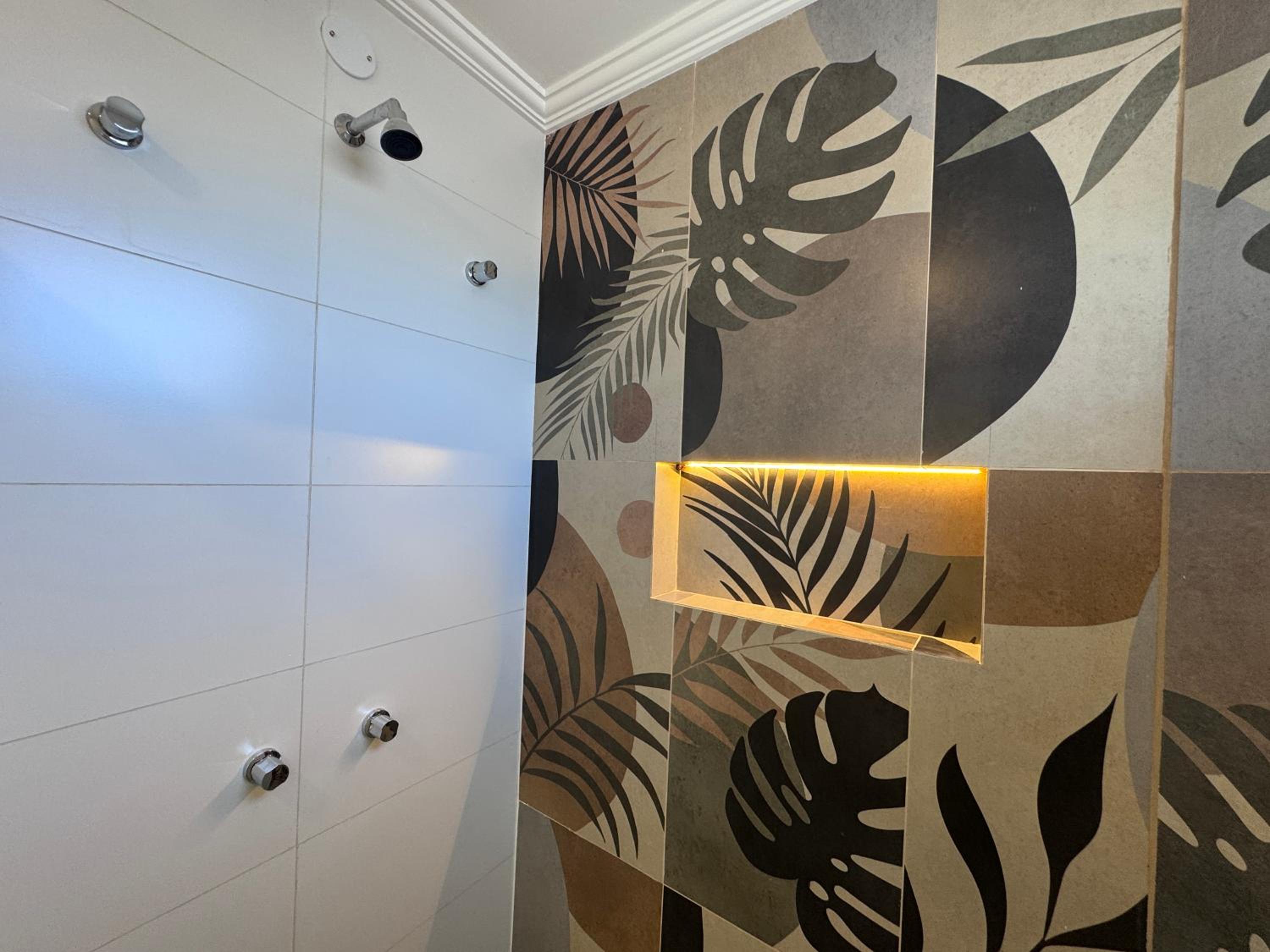 Queen Suite with Spa Bath