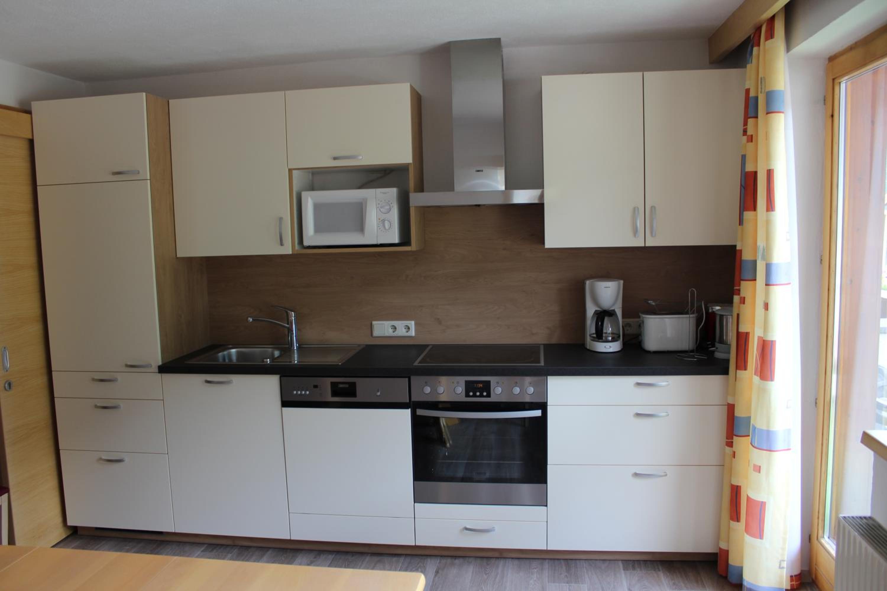 Three-Bedroom Apartment with Balcony photo 2