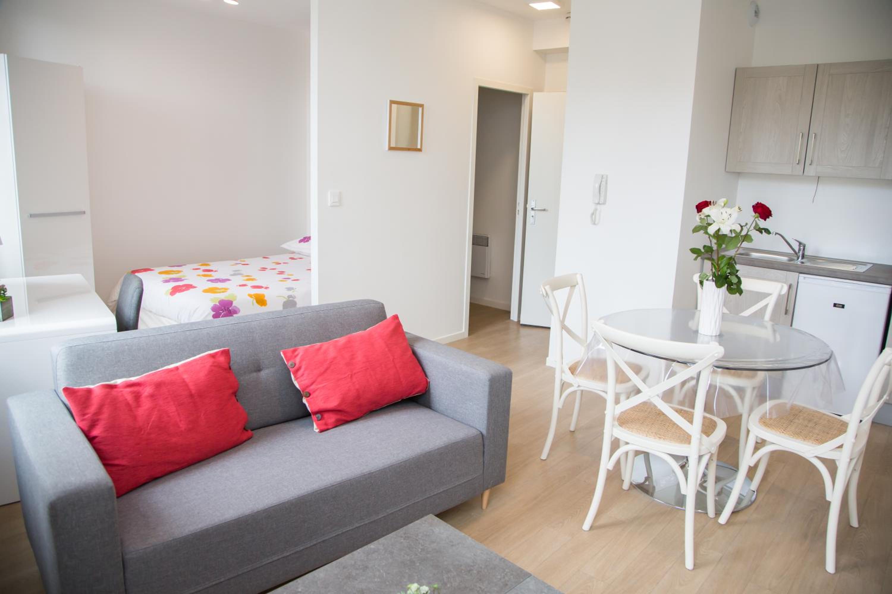 Apartment photo 2