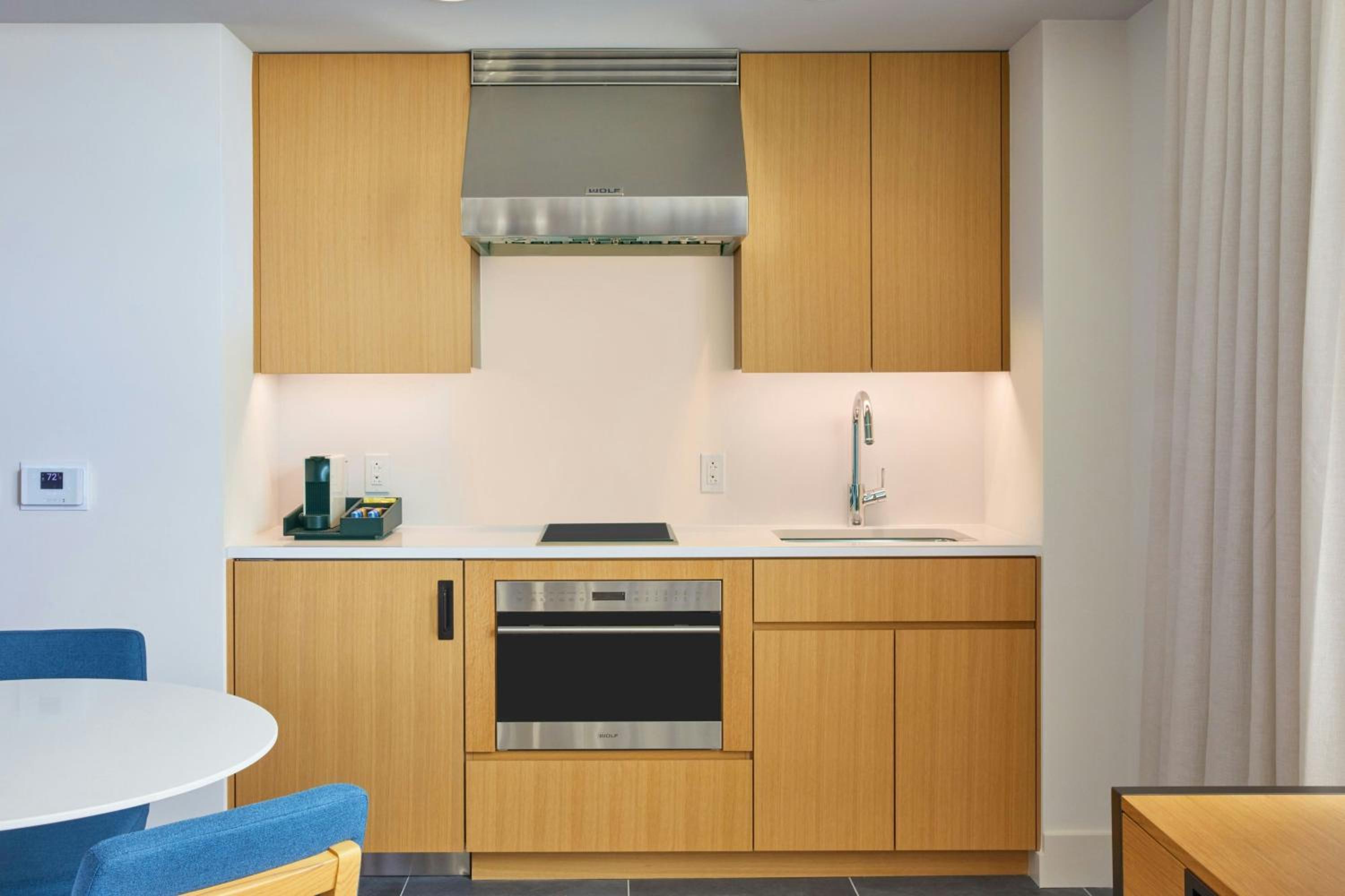 Residence King Room with City View photo 3