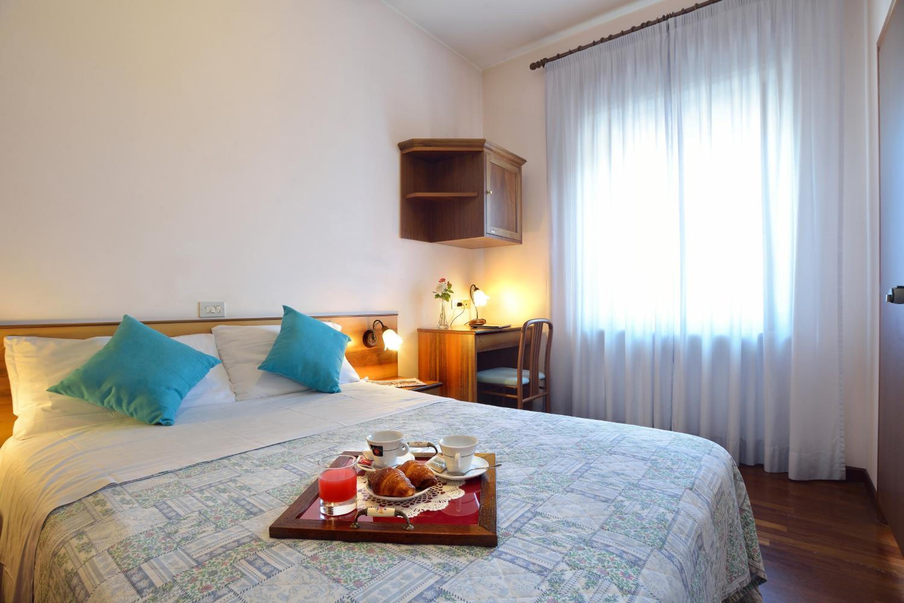Two Adjacent Double Rooms  photo 3